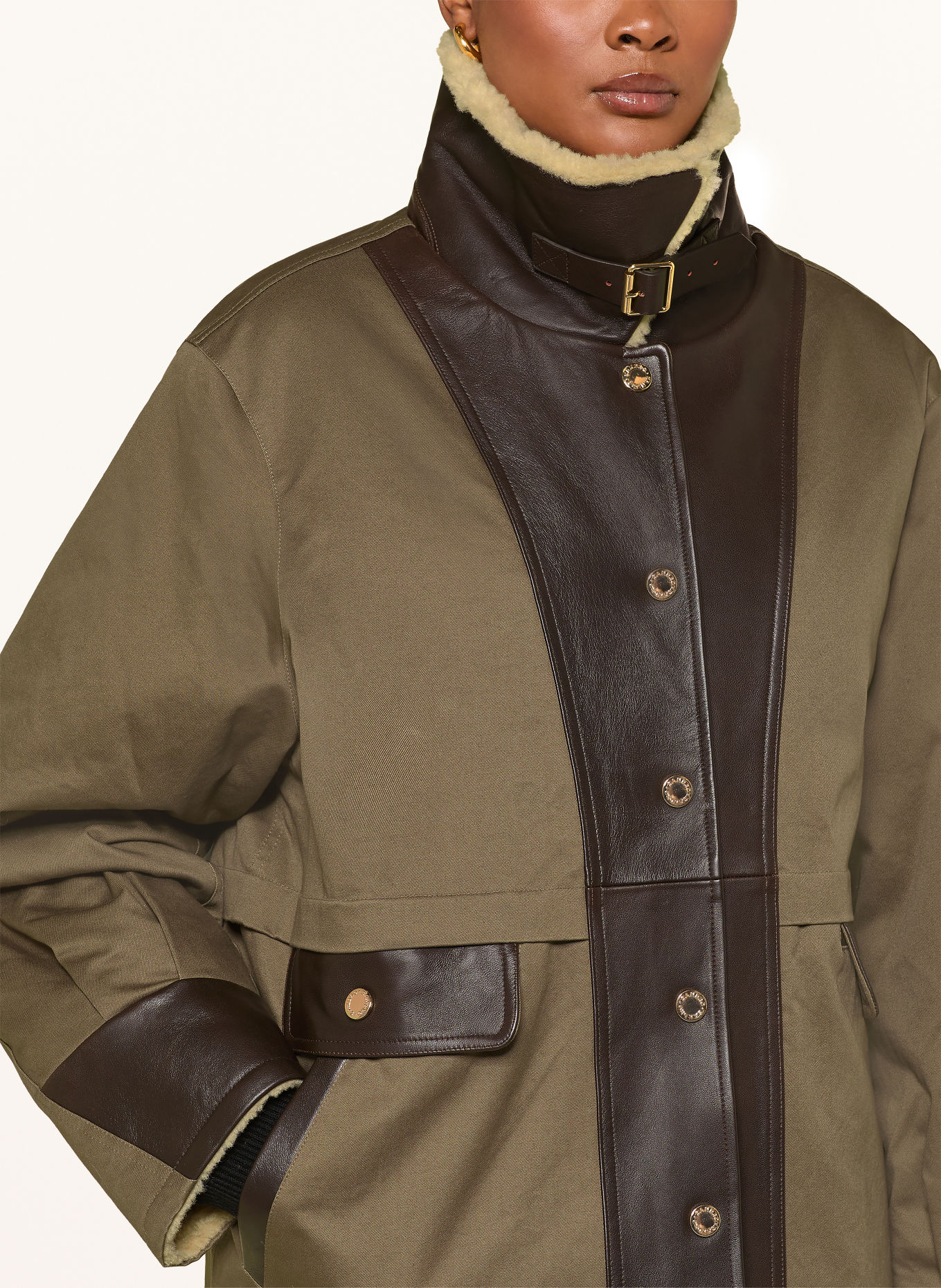 SANDRO Jacke mit Kunstfell-Kragen: OLIV / DUNKELBRAUN / CREME