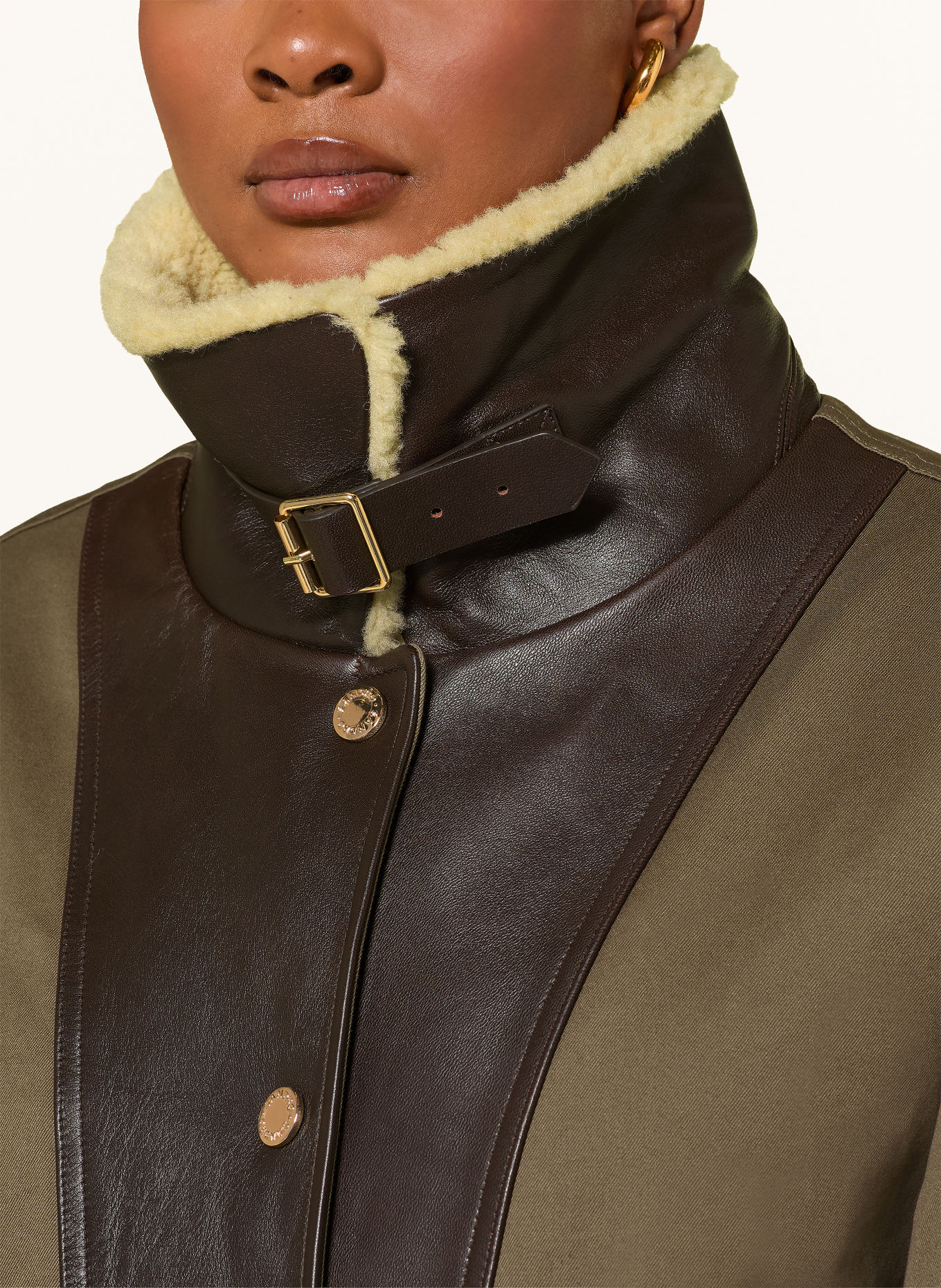 SANDRO Jacke mit Kunstfell-Kragen: OLIV / DUNKELBRAUN / CREME