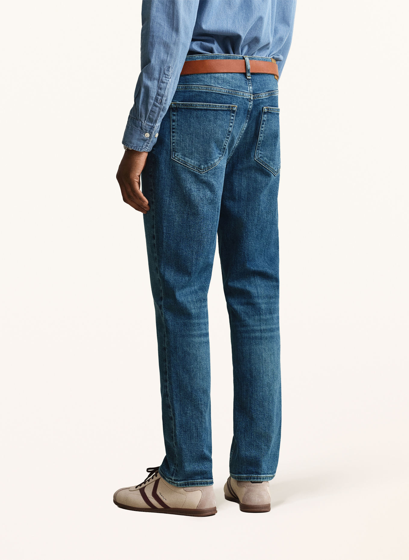 GANT Jeans med normal passform: 972 Mid Blue Broken In