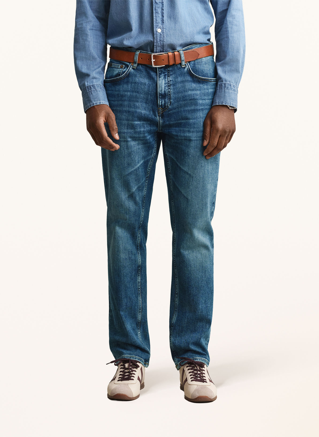GANT Jeans med normal passform: 972 Mid Blue Broken In