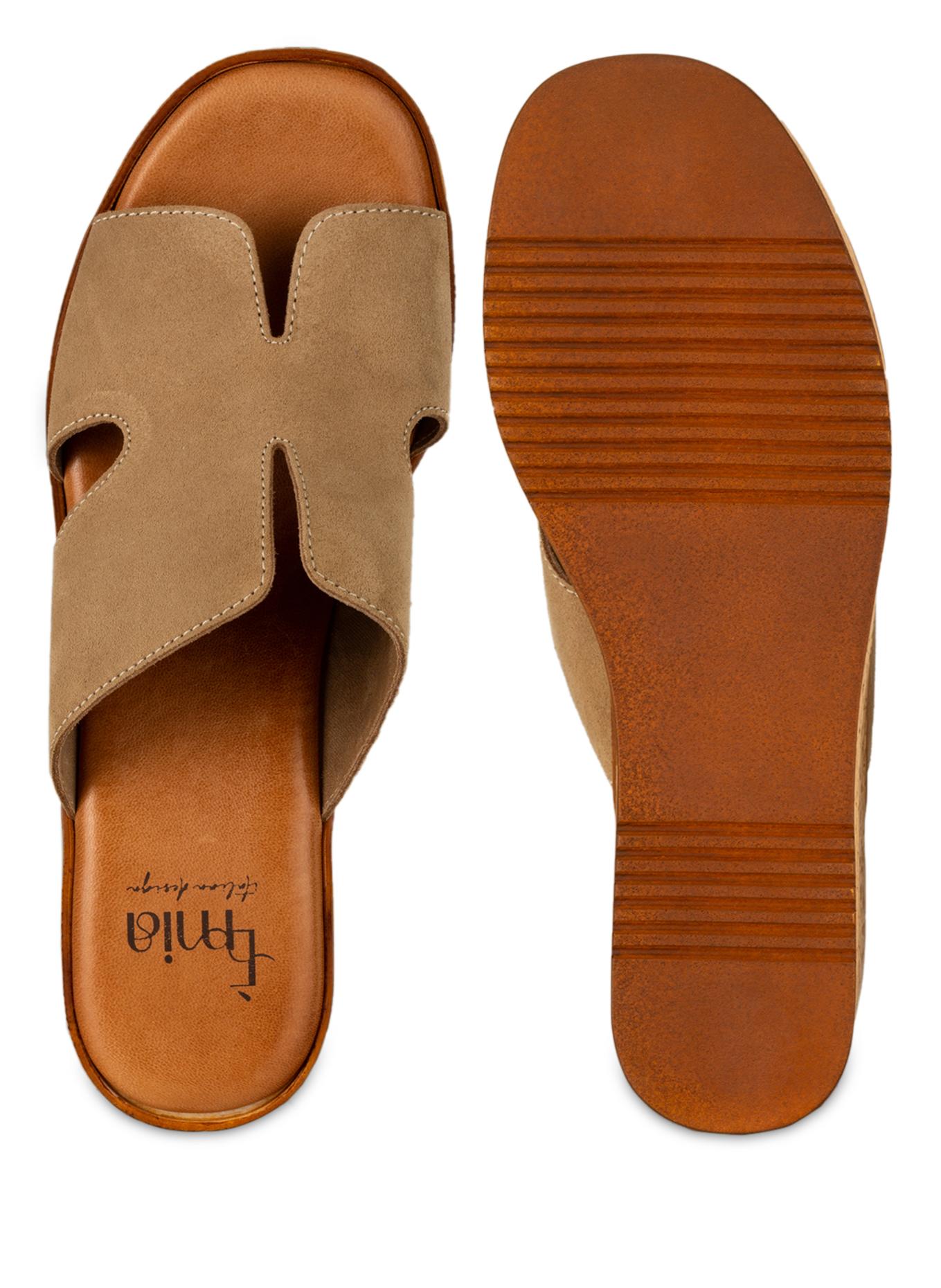 È MIA Wedges: BEIGE