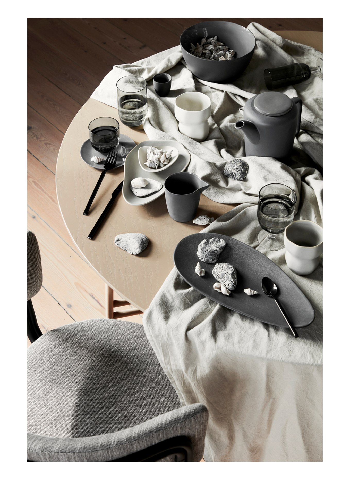 BROSTE COPENHAGEN Obrus stołowy GRACIE z lnu , Kolor: BIAŁY (Obrazek 3)