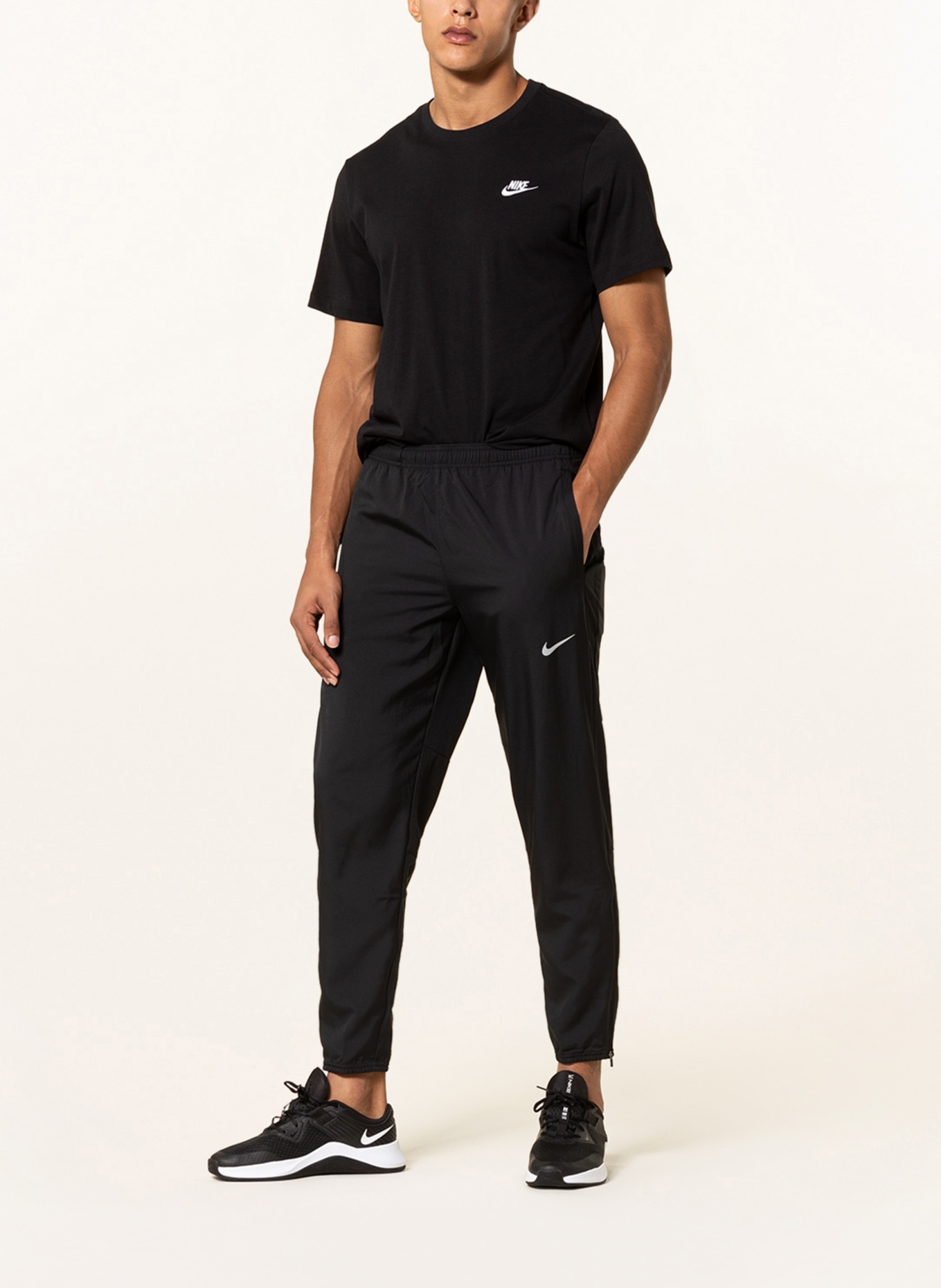 Nike Běžecké kalhoty DRI-FIT CHALLENGER, Barva: ČERNÁ (Obrázek 2)