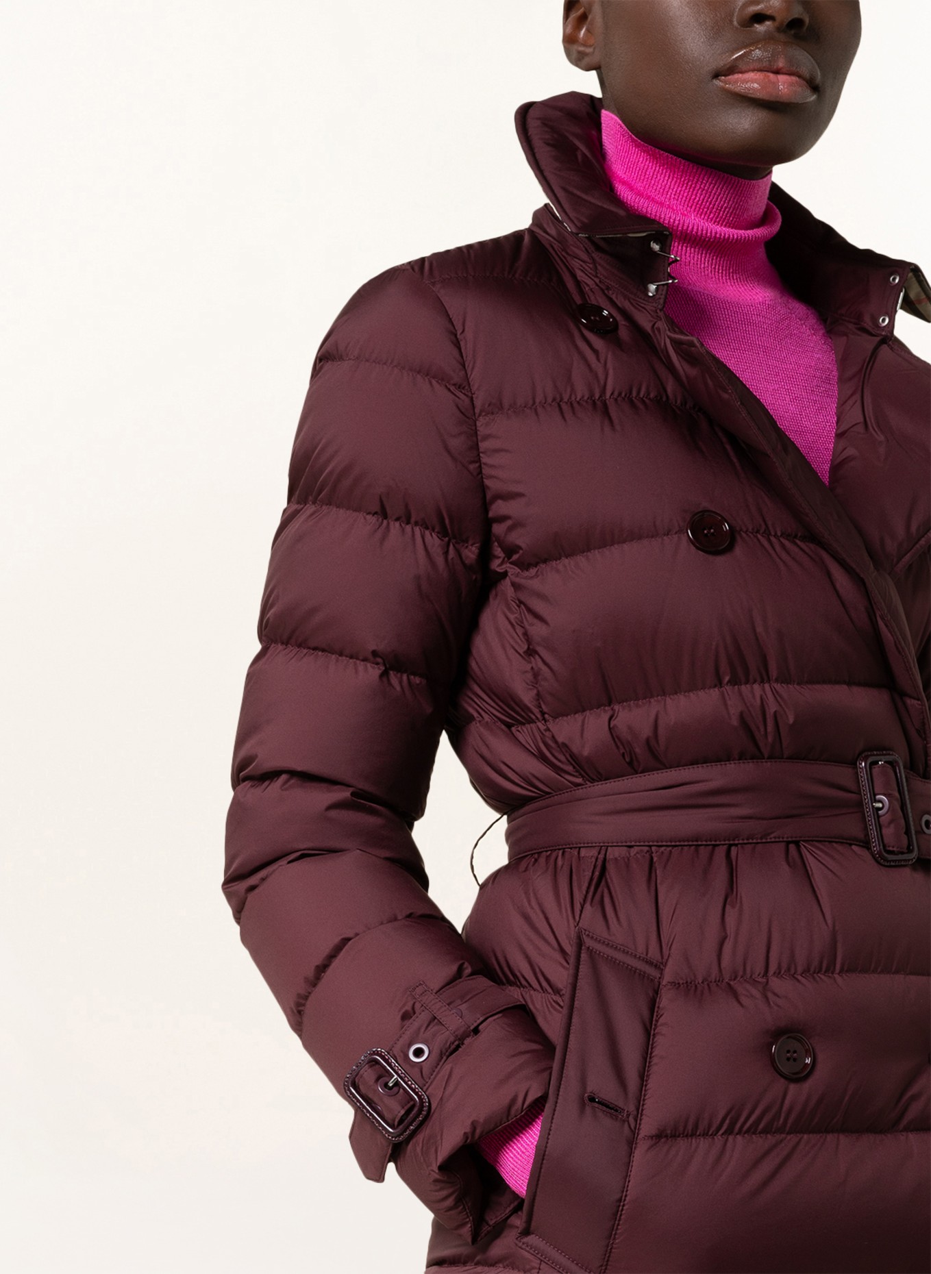 BURBERRY Péřový kabát ASHWICK s odnímatelnou kapucí, Barva: TMAVĚ ČERVENÁ (Obrázek 5)