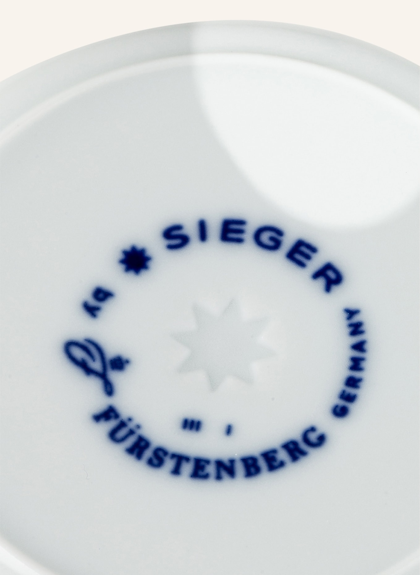 SIEGER by FÜRSTENBERG Becher SIP OF GOLD, Farbe: SCHWARZ/ WEISS/ GOLD (Bild 3)