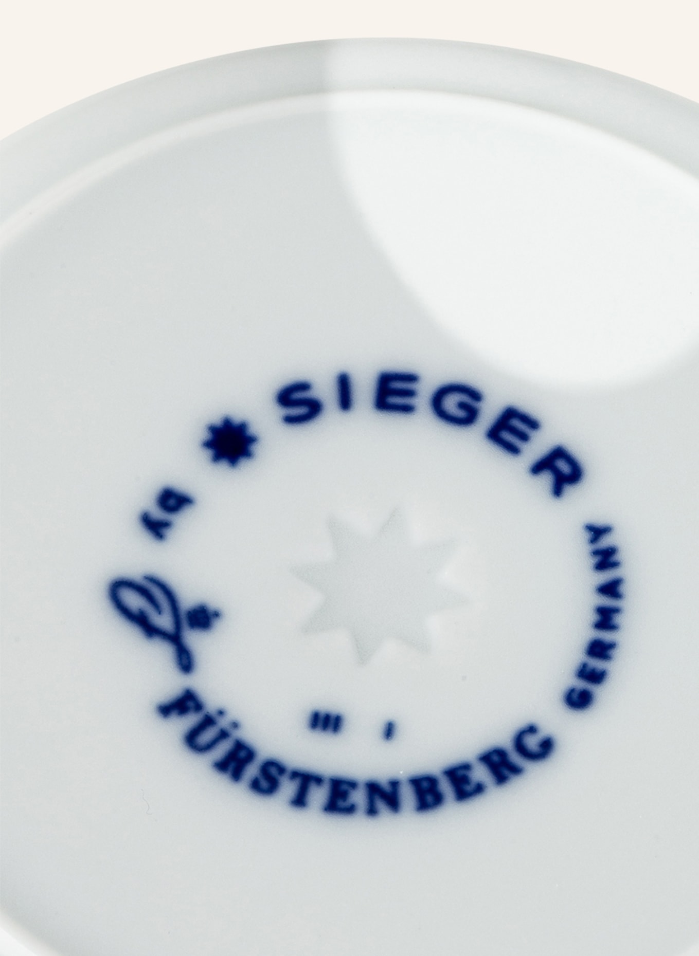 SIEGER by FÜRSTENBERG Becher SIP OF GOLD, Farbe: SCHWARZ/ WEISS/ GOLD (Bild 3)
