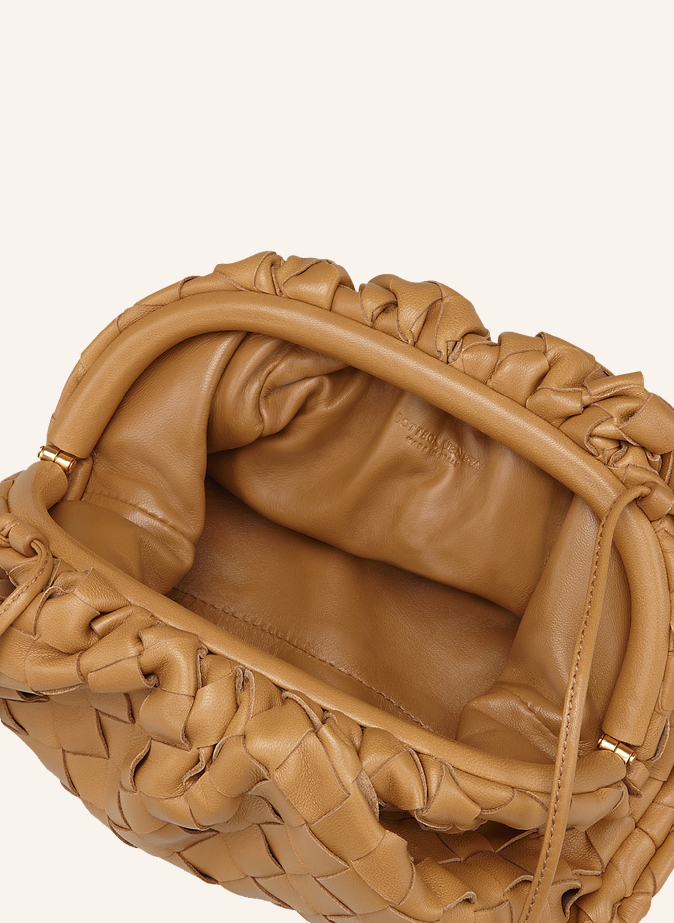 BOTTEGA VENETA Umhangetasche MINI POUCH in caramel