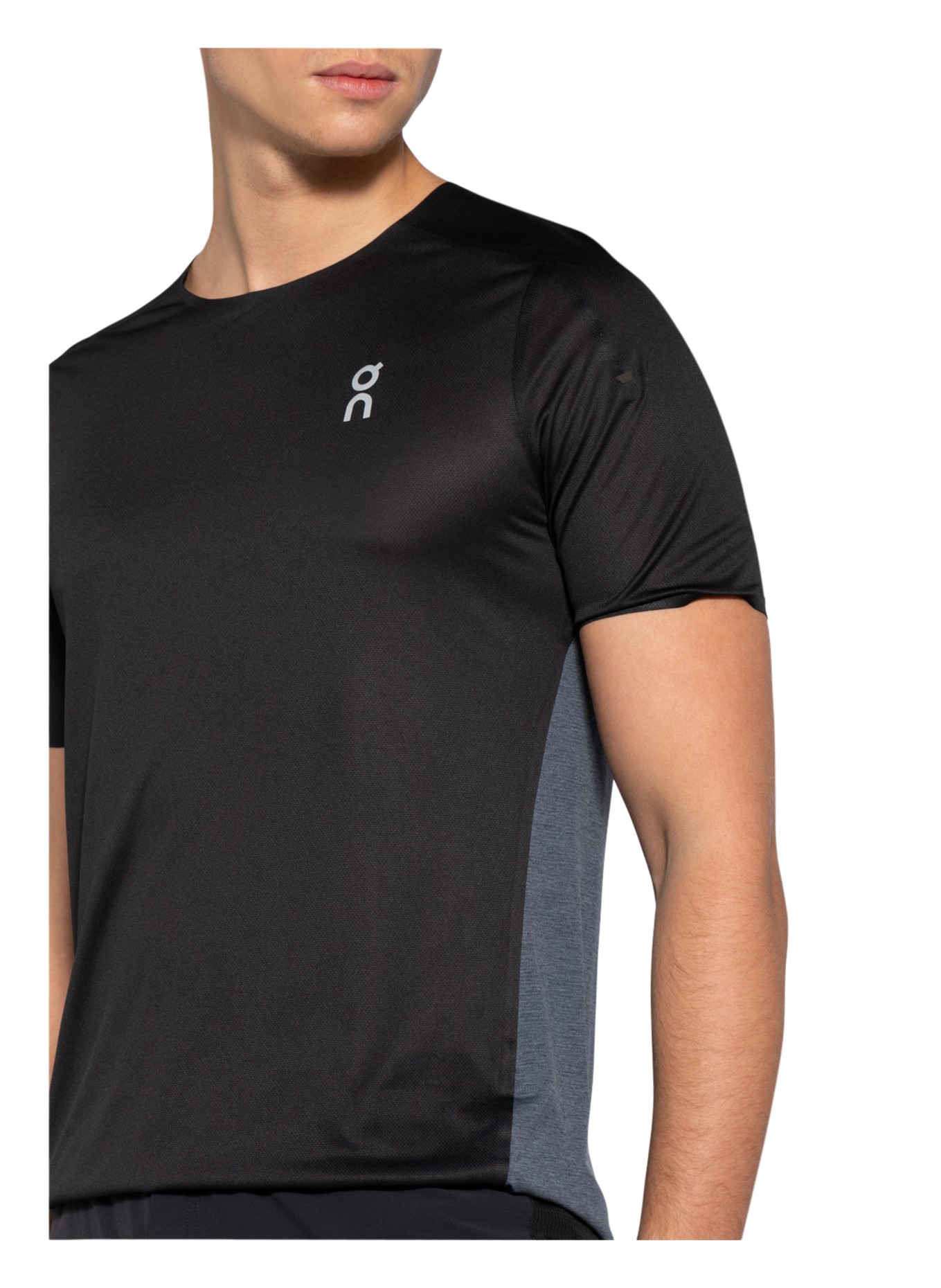 On Running shirt PERFORMANCE-T, Color: BLACK/ GRAY (Image 4)