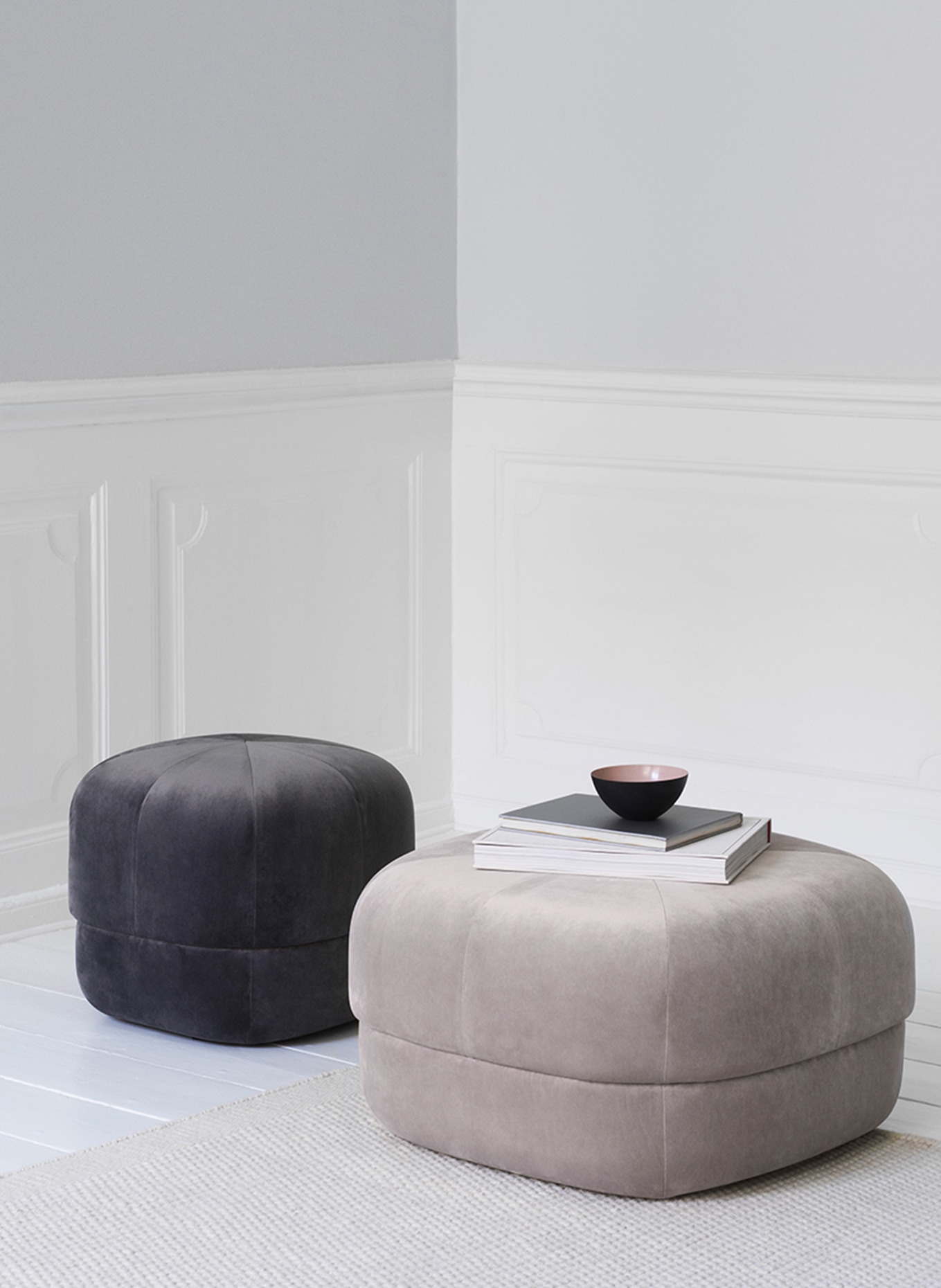 normann COPENHAGEN Samt-Pouf CIRCUS: DUNKELGRAU