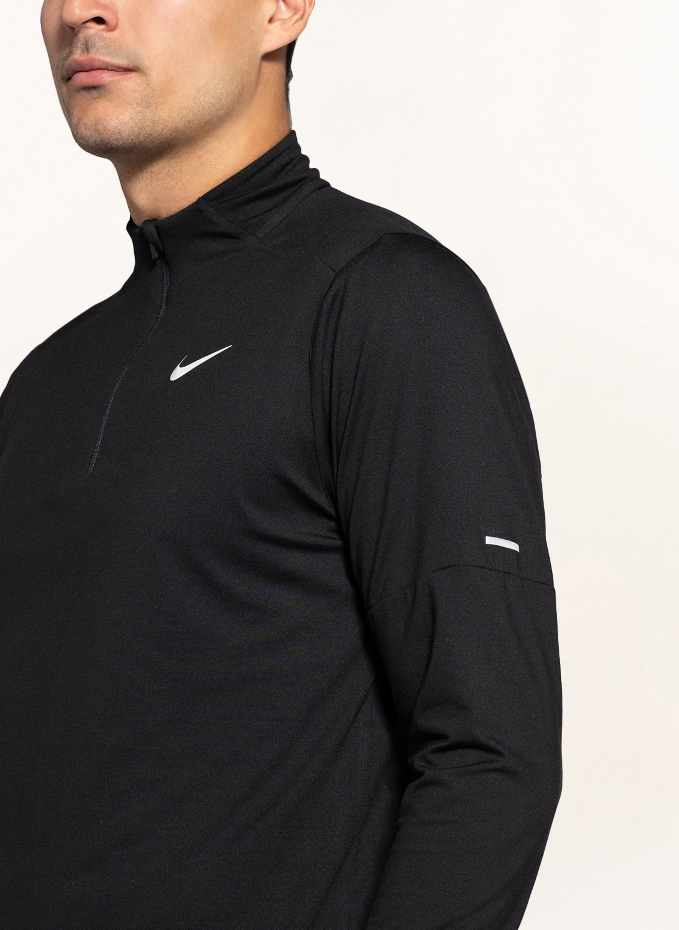 Nike Koszulka do biegania DRI-FIT ELEMENT, Kolor: CZARNY (Obrazek 4)
