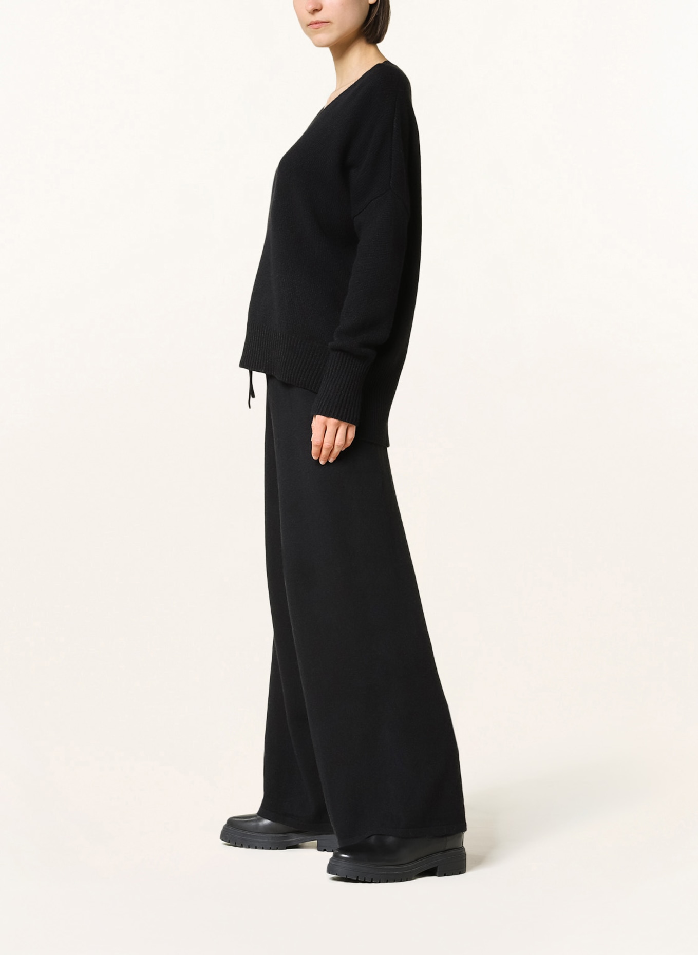 LISA YANG Spodnie z dzianiny SOFI w stylu dresowym z kaszmiru, Kolor: CZARNY (Obrazek 4)