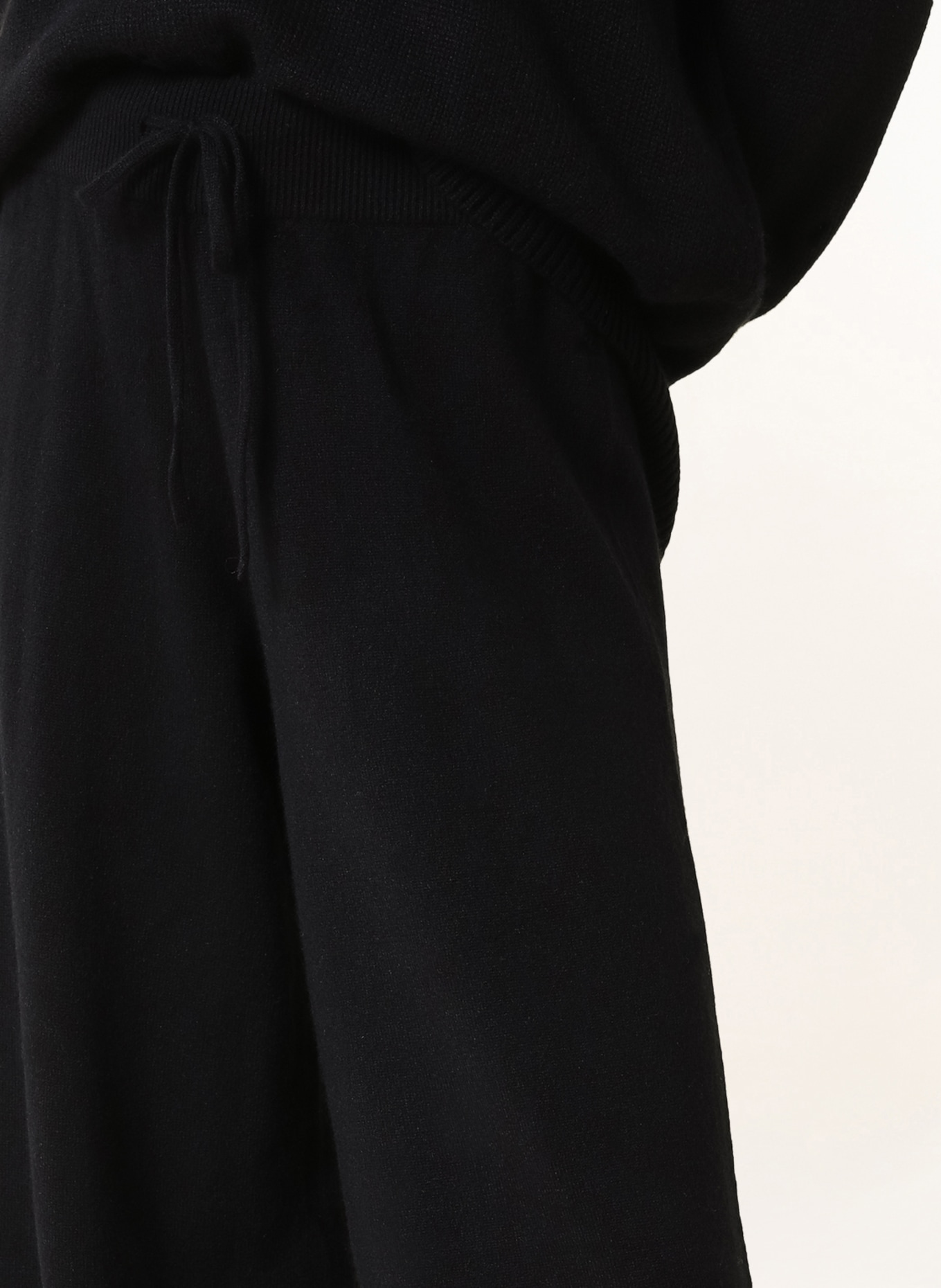 LISA YANG Spodnie z dzianiny SOFI w stylu dresowym z kaszmiru, Kolor: CZARNY (Obrazek 5)