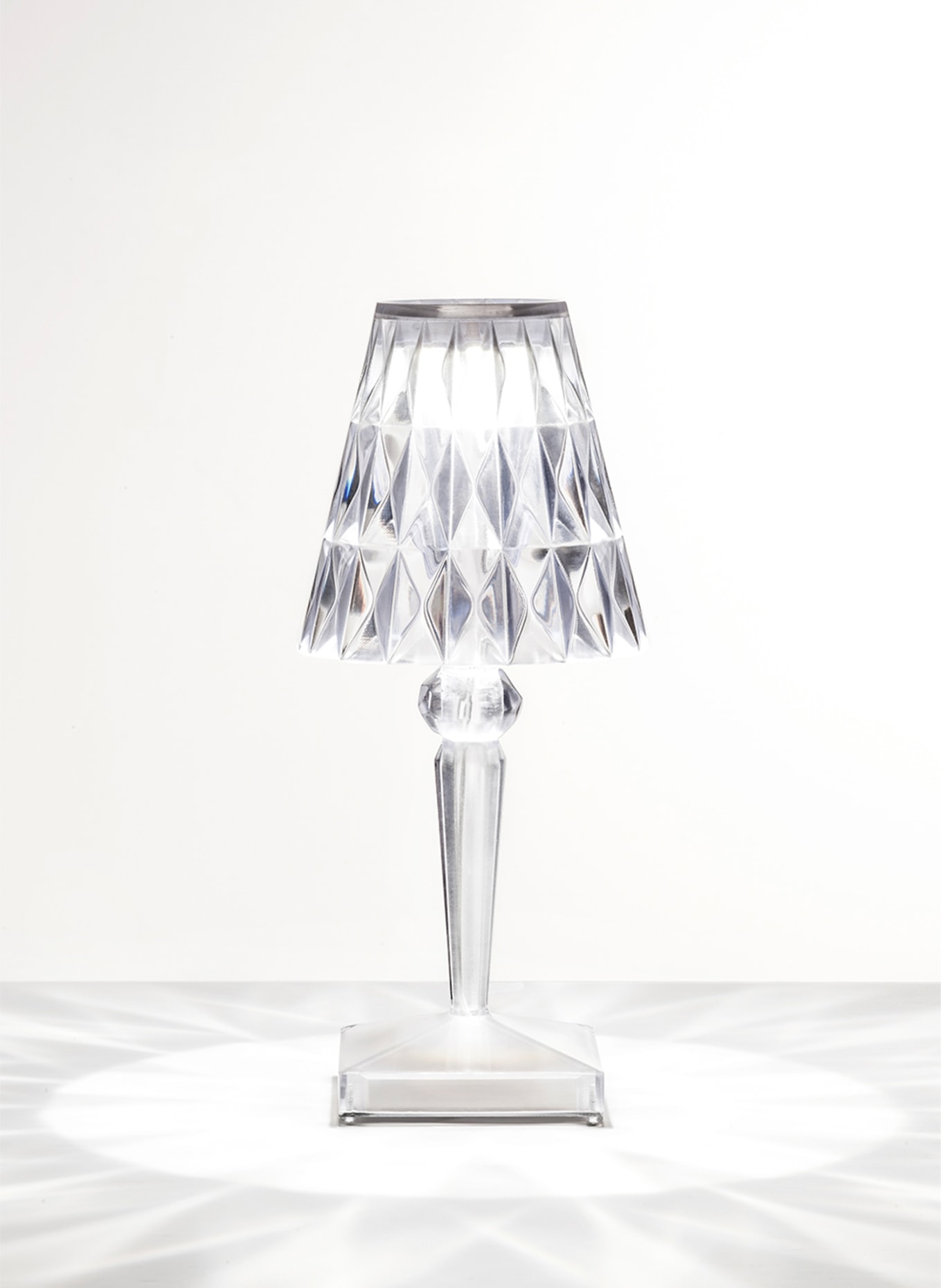 Kartell Tischleuchte BATTERY: durchsichtig