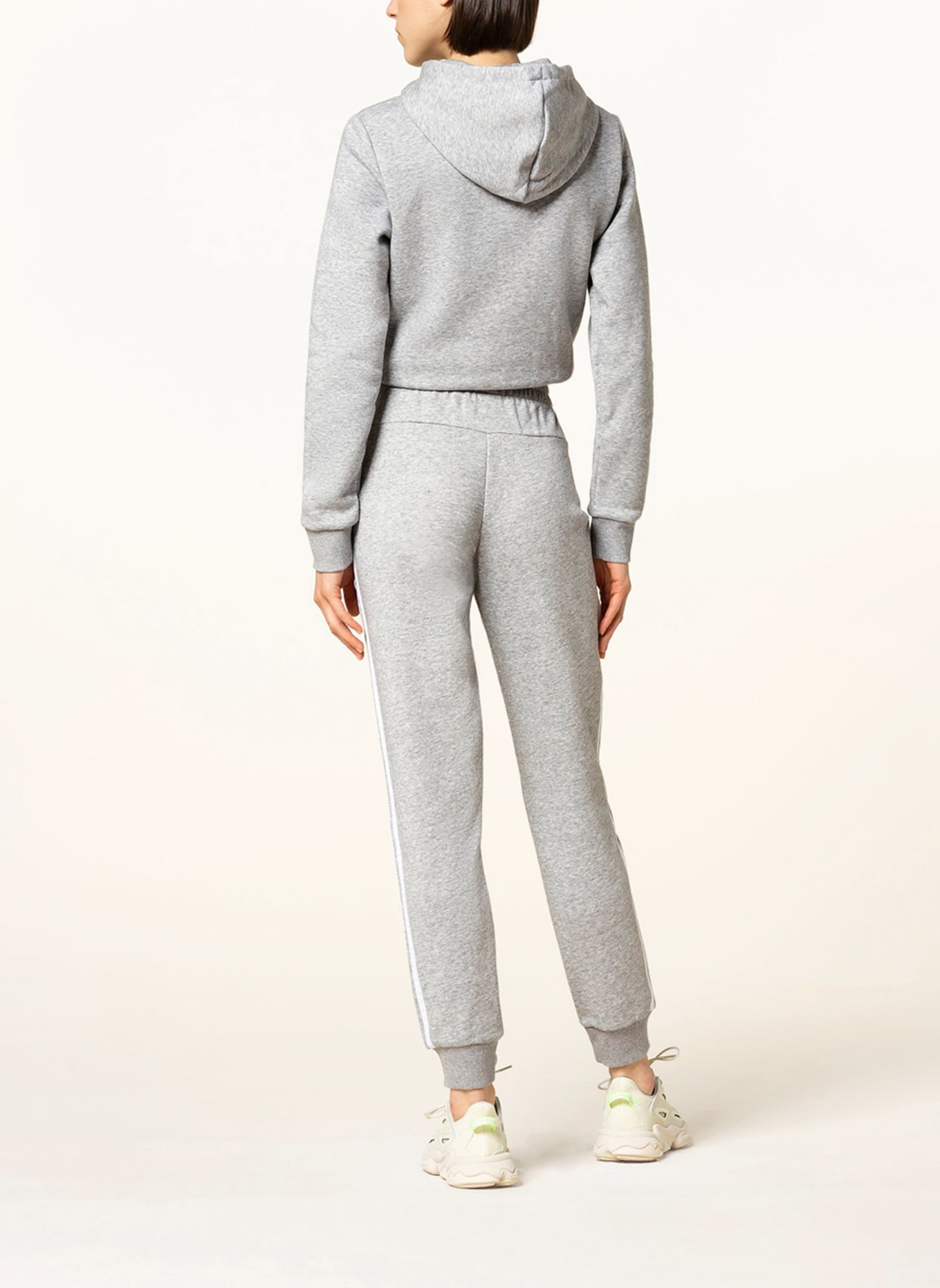 adidas Tepláky ESSENTIALS: ŠEDÁ