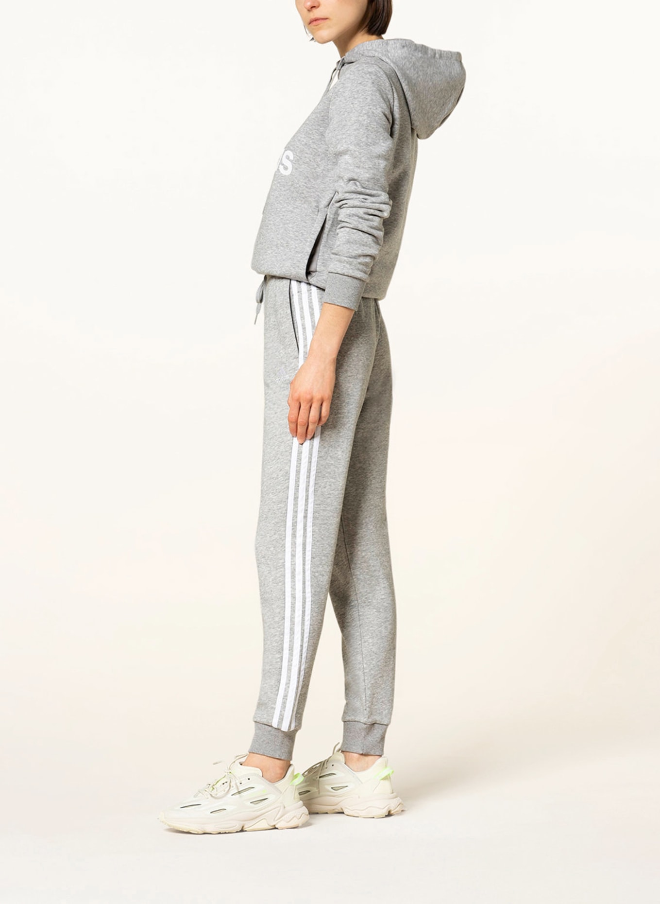 adidas Tepláky ESSENTIALS: ŠEDÁ