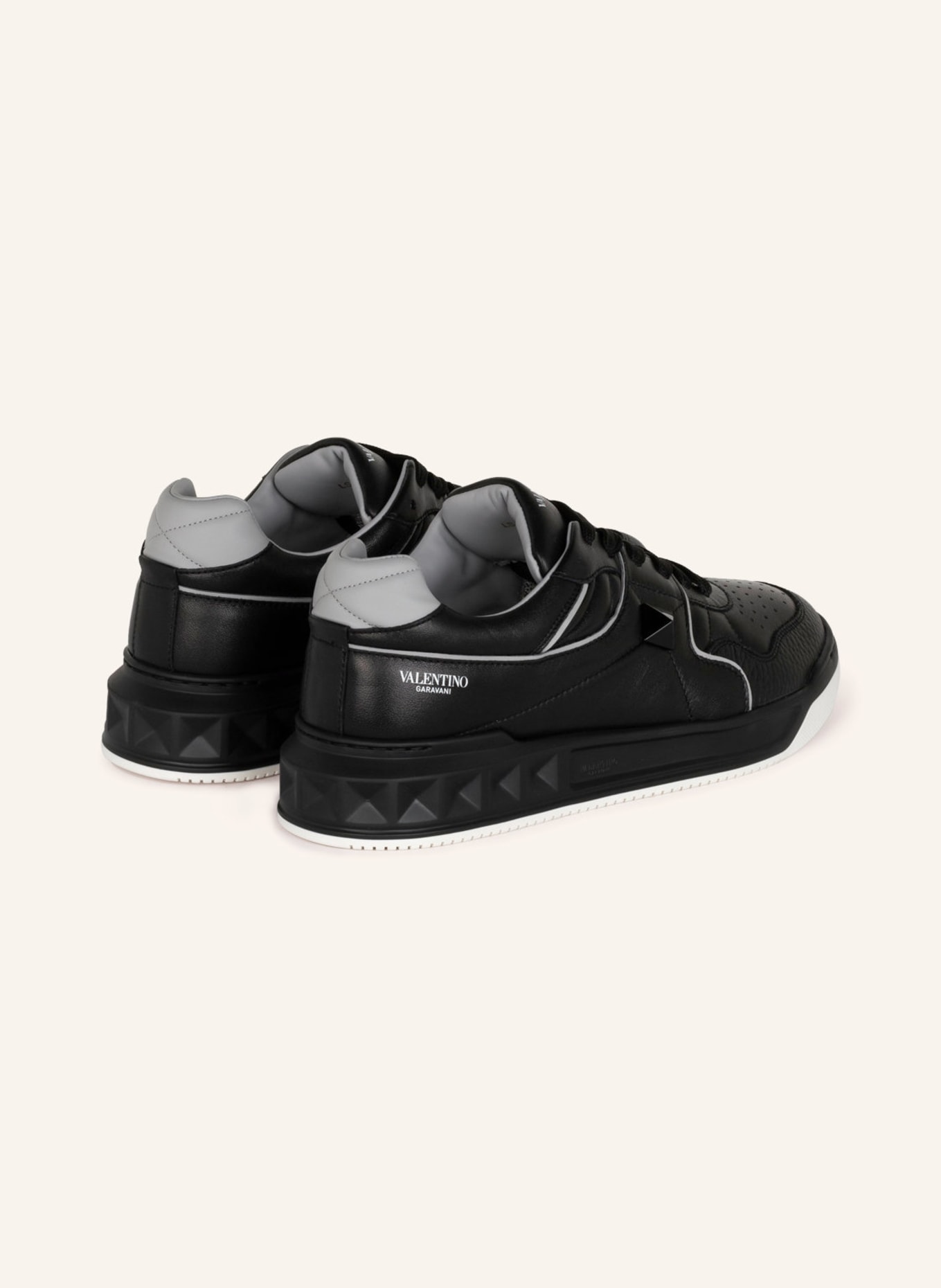VALENTINO GARAVANI Sneakers ONE STUD with rivet trim, Color: BLACK (Image 2)