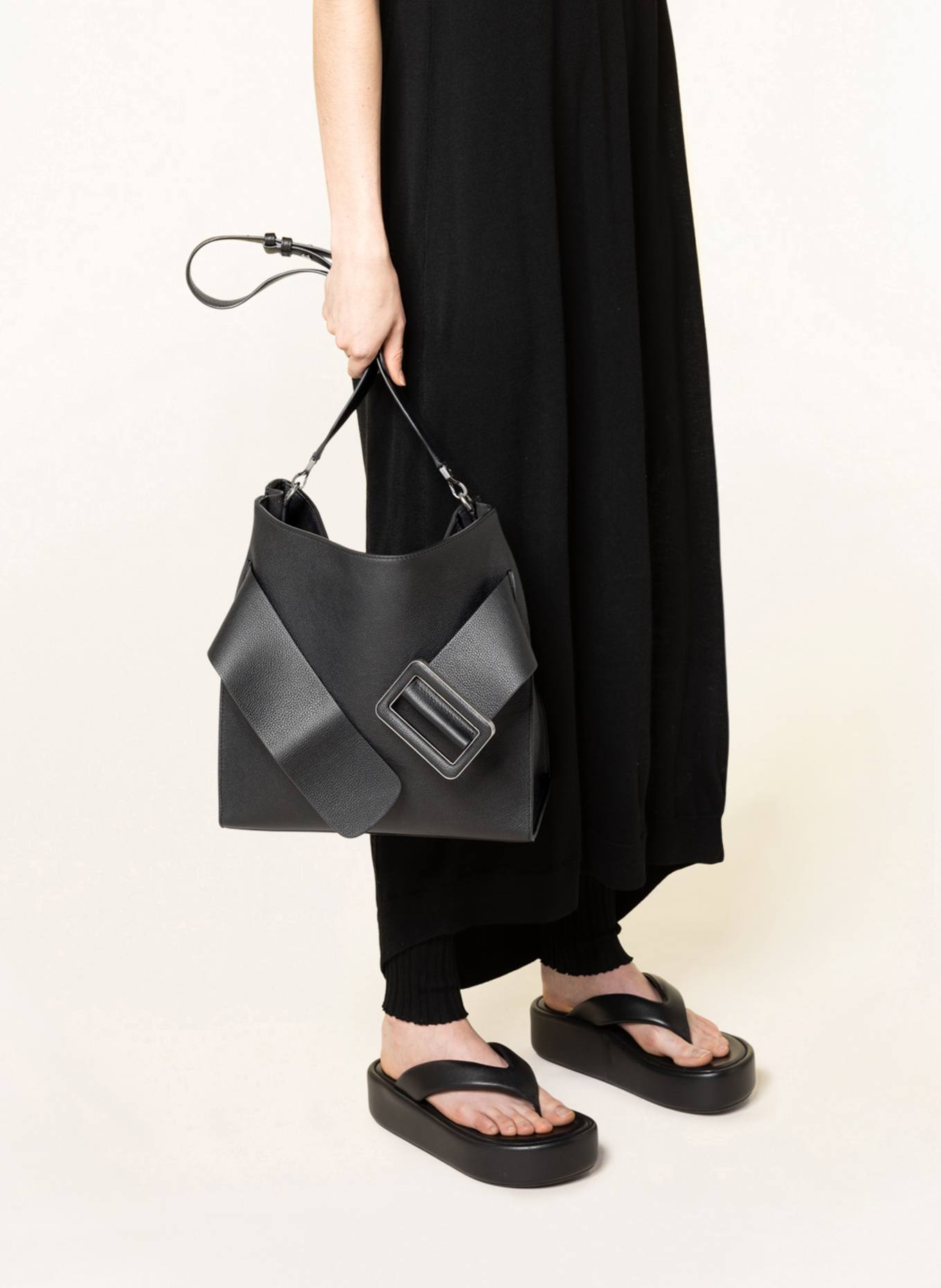 BOYY Schultertasche DEVON: SCHWARZ