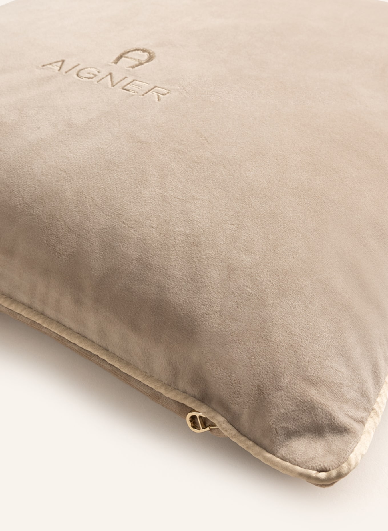 AIGNER Velvet decorative cushion cover PRIA, Color: BEIGE (Image 3)