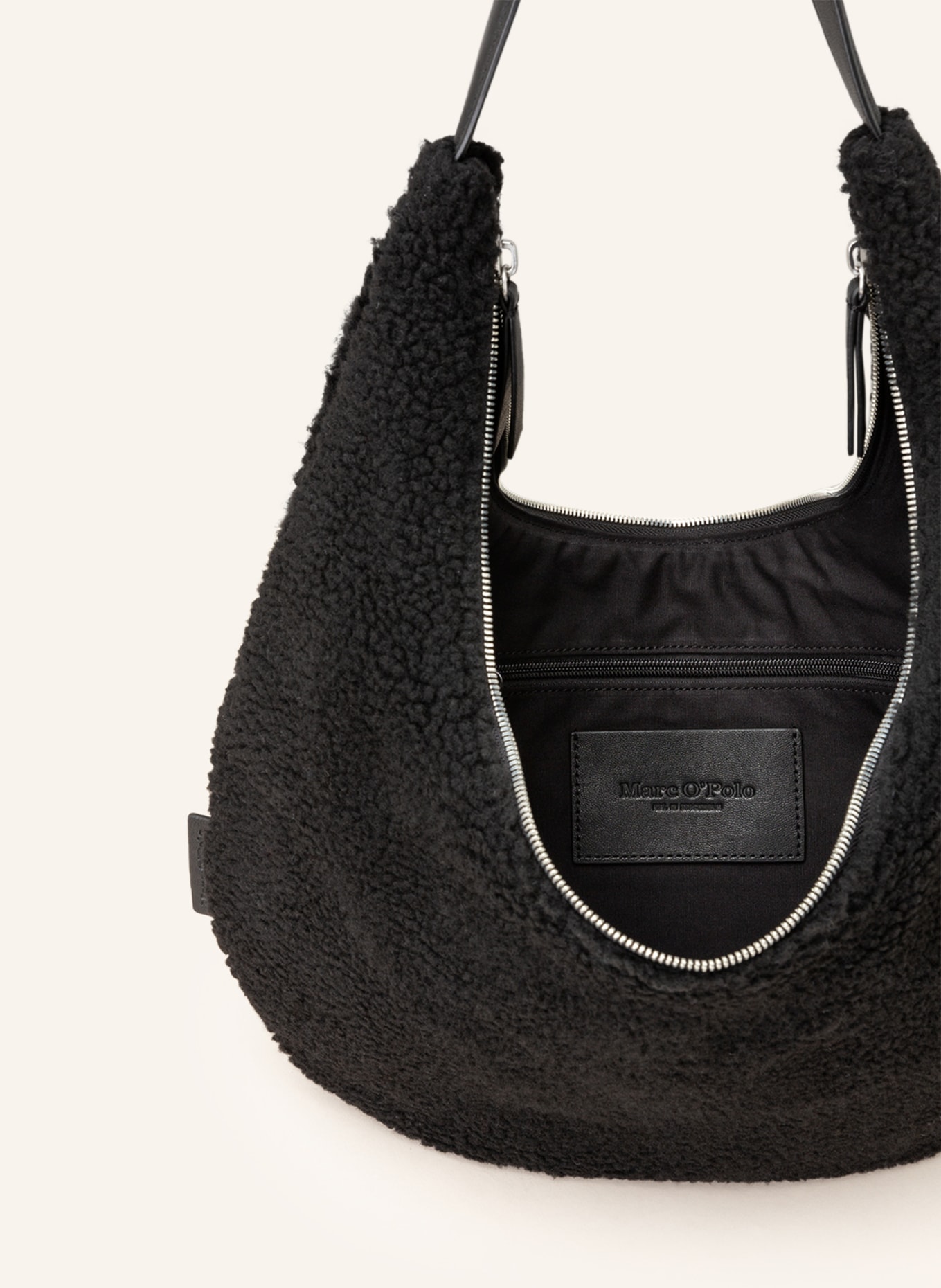 Marc O'Polo Hobo bag in teddy , Color: BLACK (Image 3)
