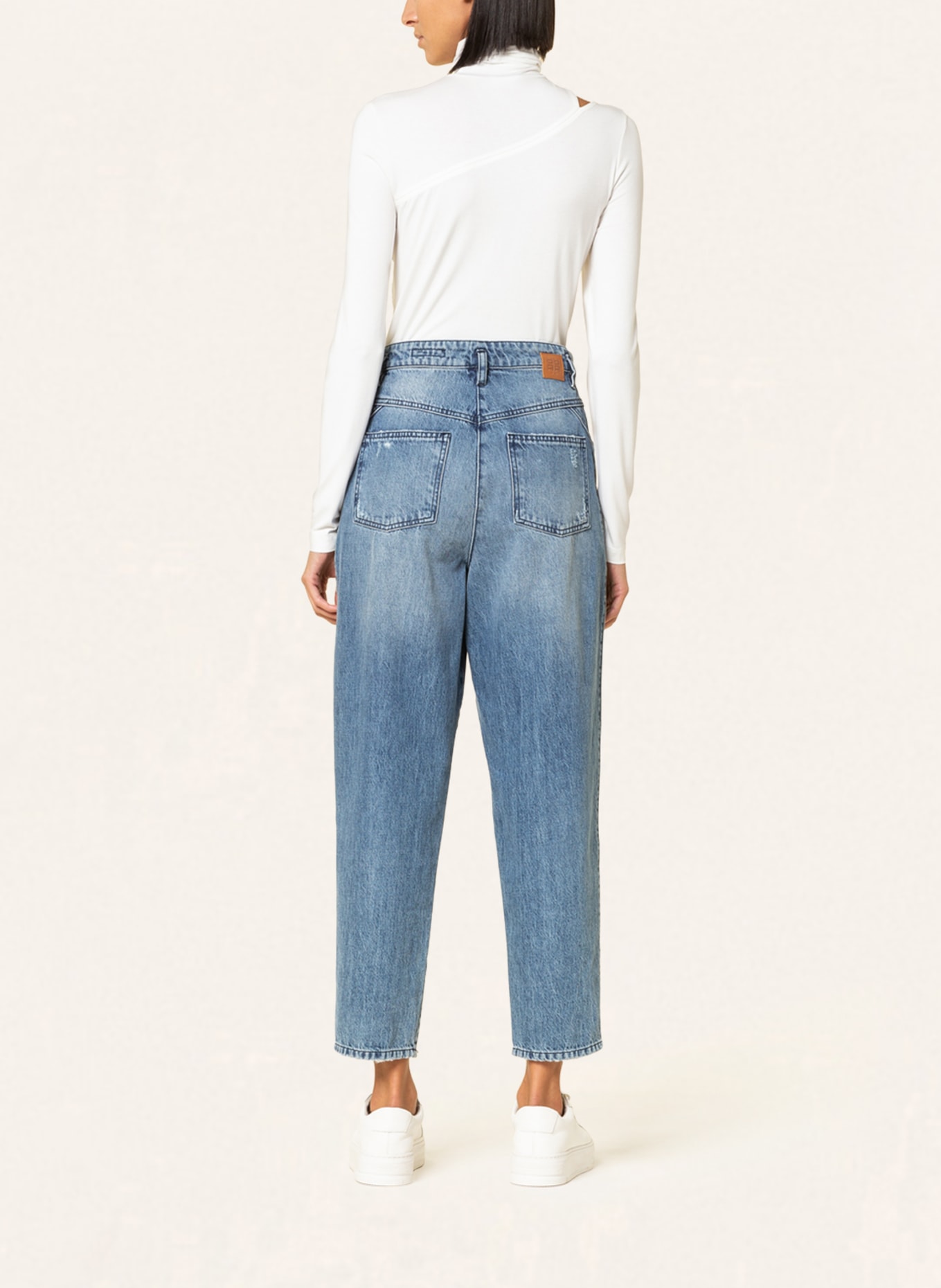 RIANI Mom Jeans , Farbe: 423 light authentic blue scratched (Bild 3)