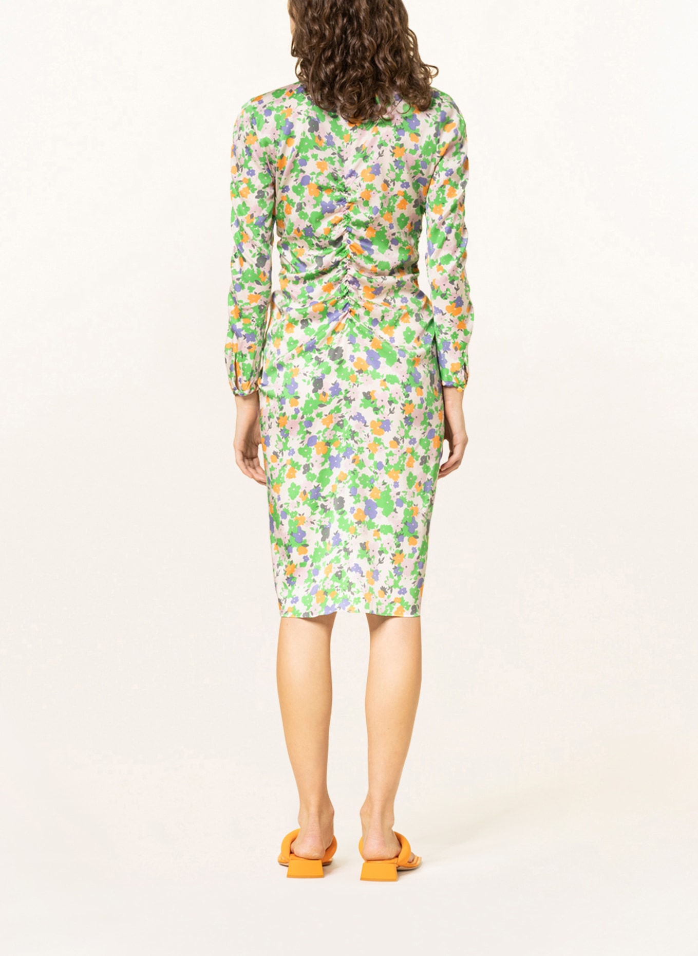 BAUM UND PFERDGARTEN Silk dress ADITRI, Color: CREAM/ LIGHT GREEN/ PURPLE (Image 3)