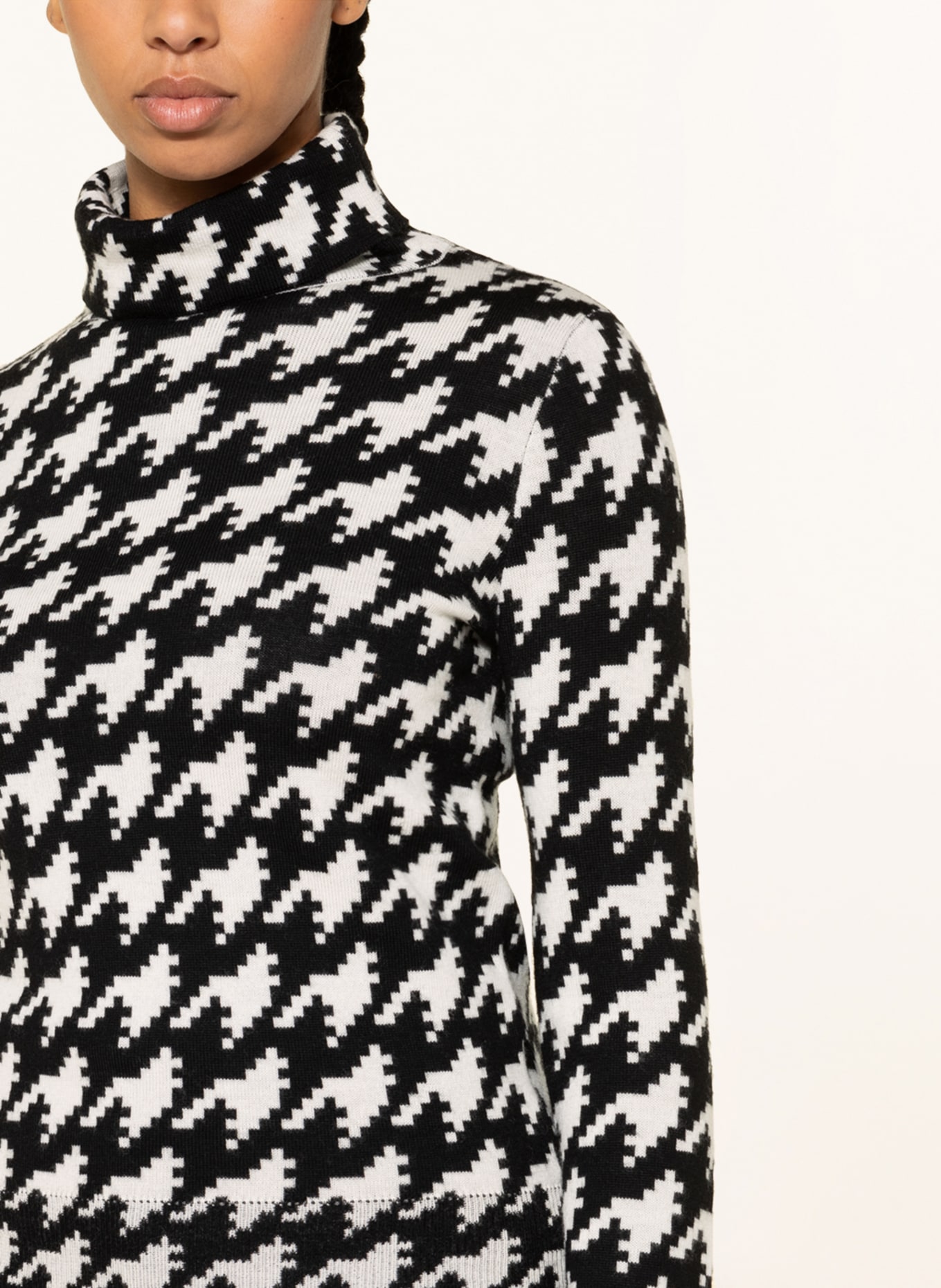 PERFECT MOMENT Turtleneck sweater HOUNDSTOOTH made of merino wool, Color: BLACK/ WHITE (Image 4)