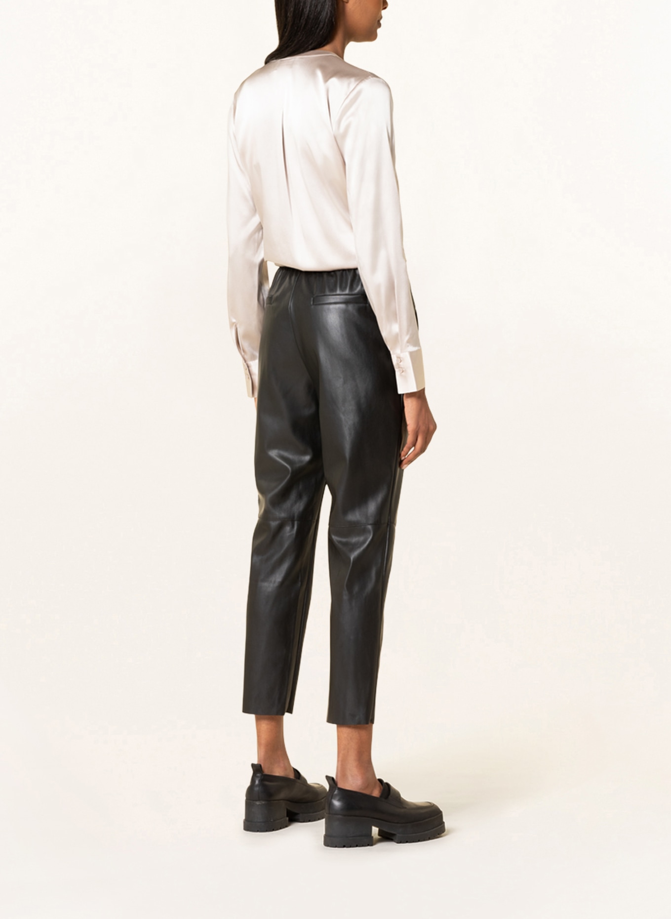 HERZEN'S ANGELEGENHEIT 7/8 trousers in leather look , Color: BLACK (Image 3)