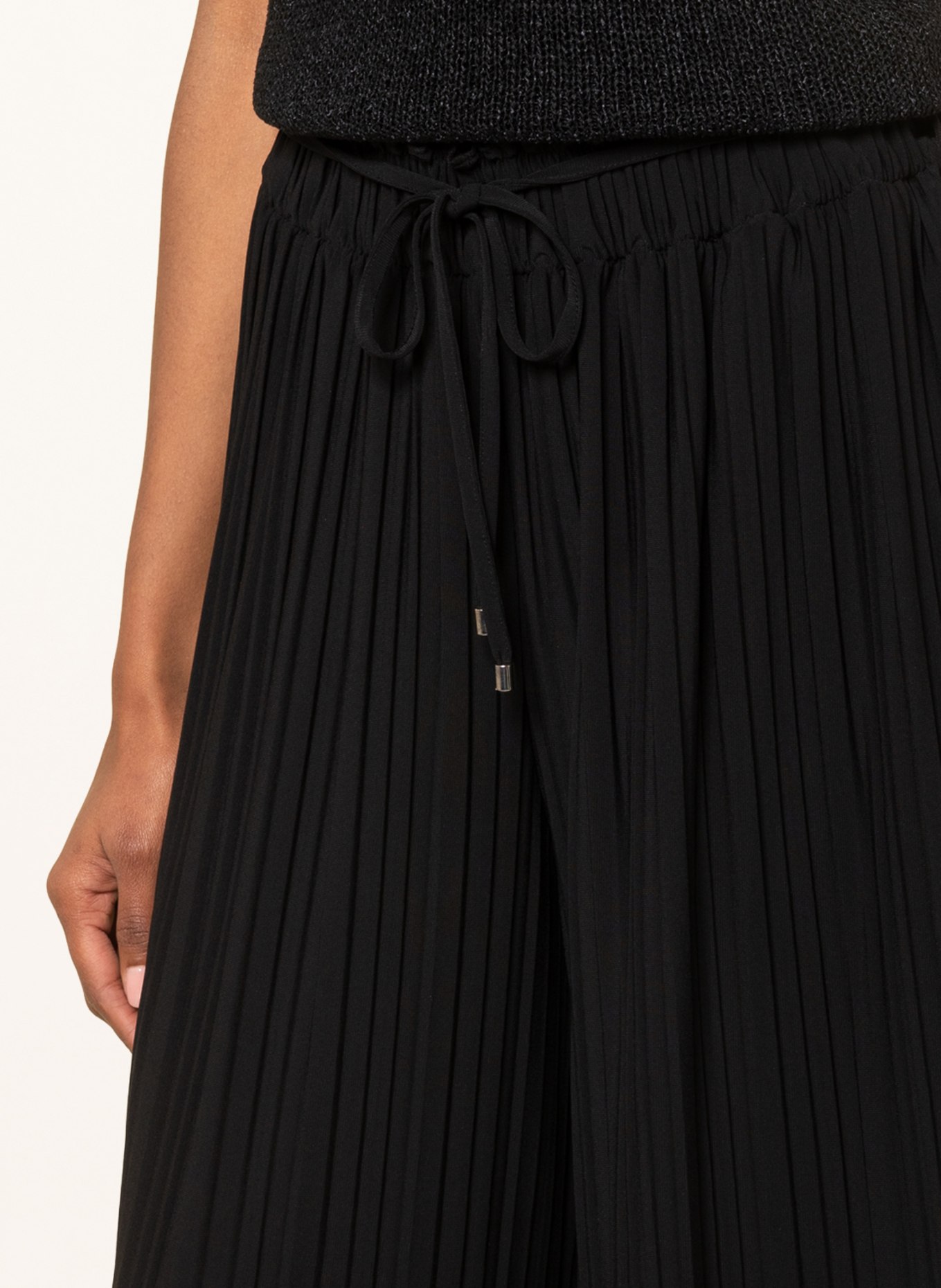 s.Oliver BLACK LABEL Pleated culottes, Color: BLACK (Image 5)