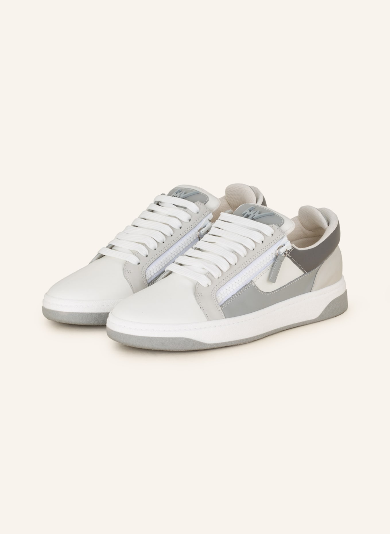 DESIGN Sneakers in white/ gray