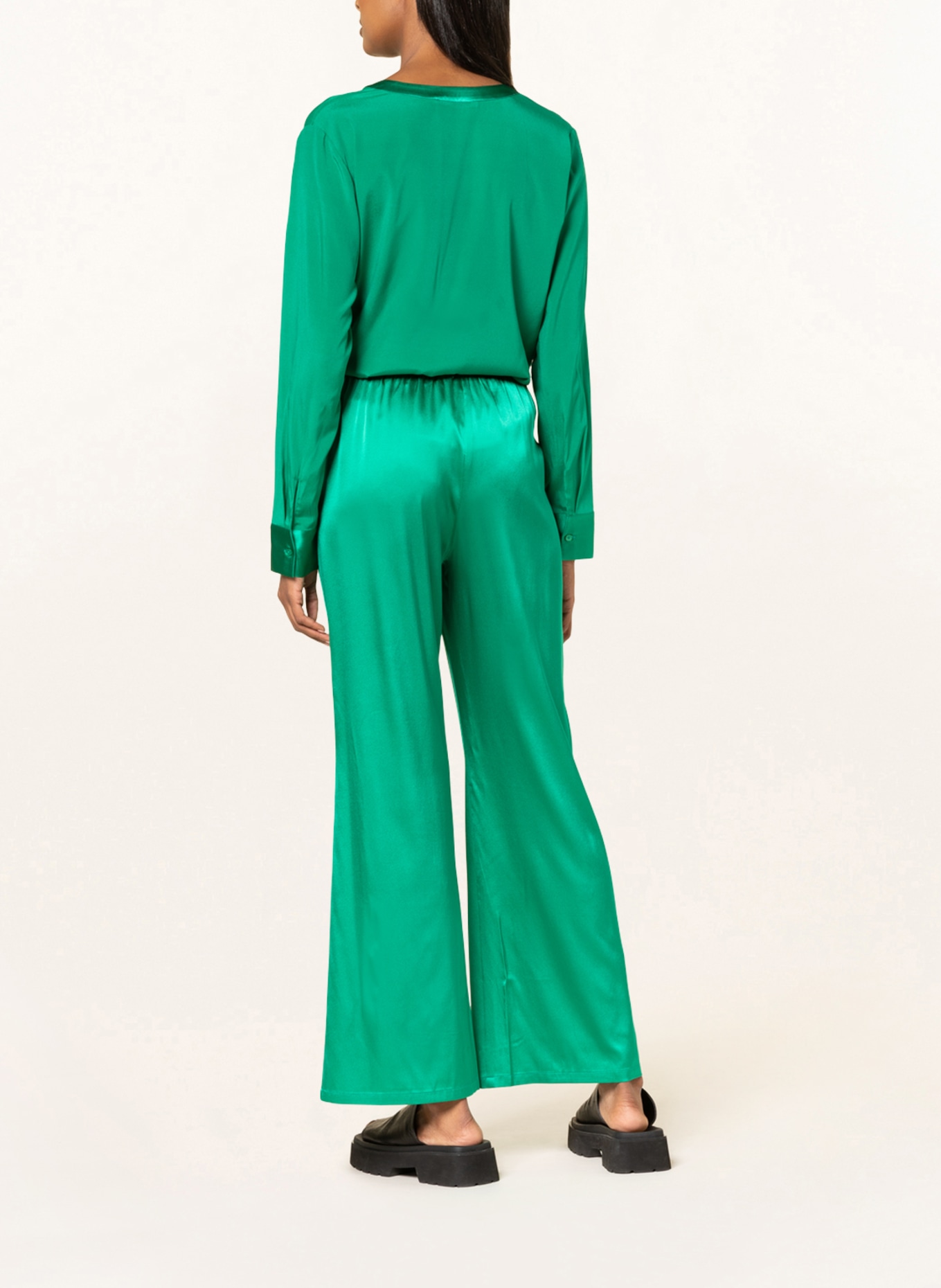 (THE MERCER) N.Y. Silk pants in jogger style , Color: GREEN (Image 3)
