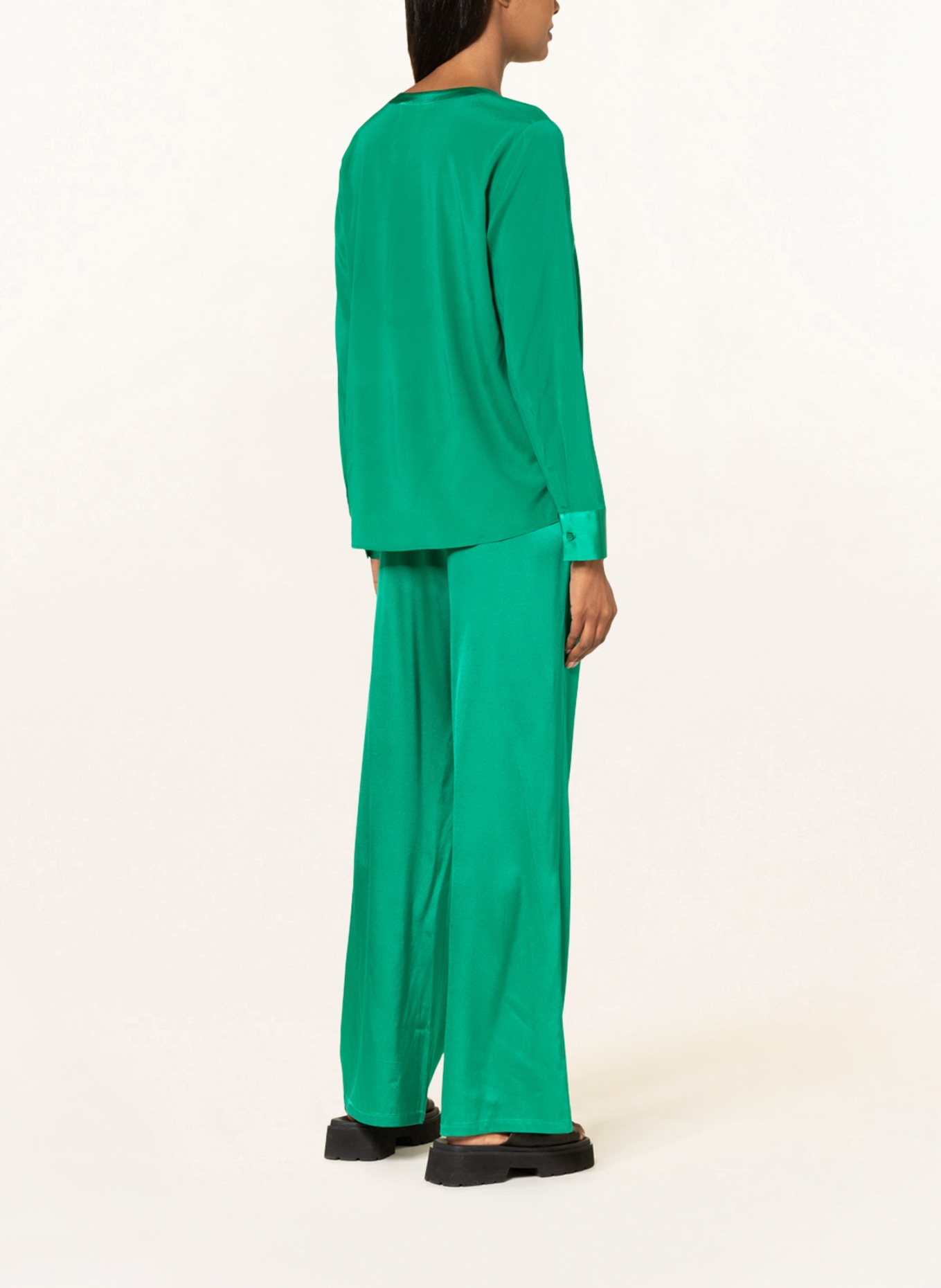 (THE MERCER) N.Y. Silk pants in jogger style , Color: GREEN (Image 4)