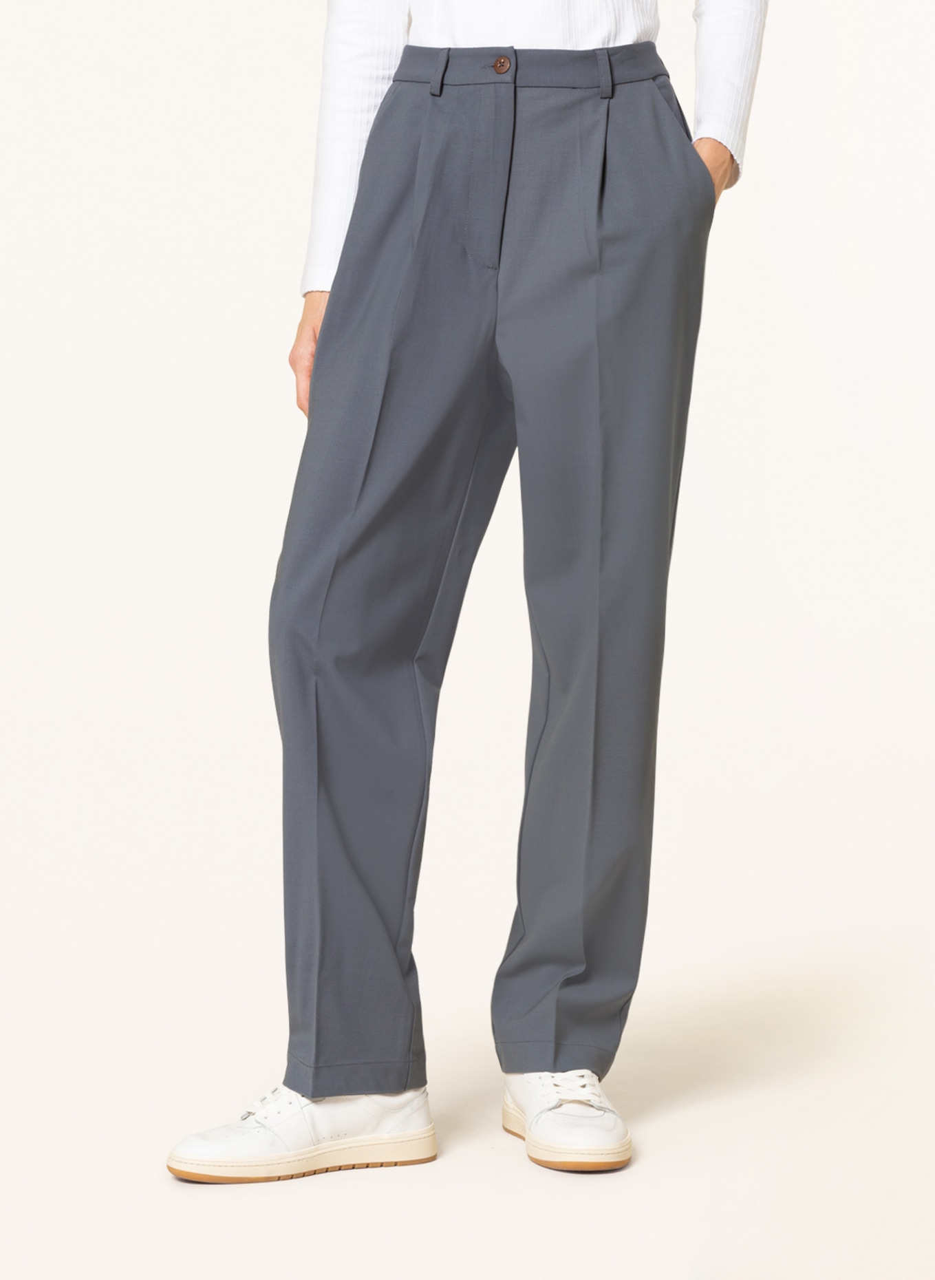 by Aylin Koenig Hose: GRAU