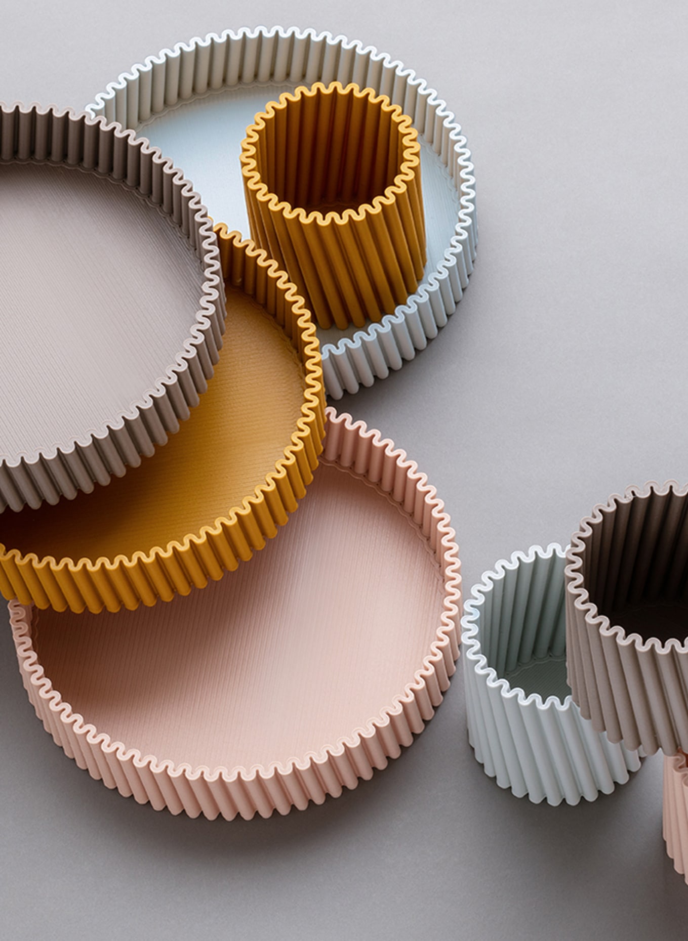 bFRIENDS bene Sada BFRIENDS: podnos a držák na pero: SVĚTLE ŠEDÁ