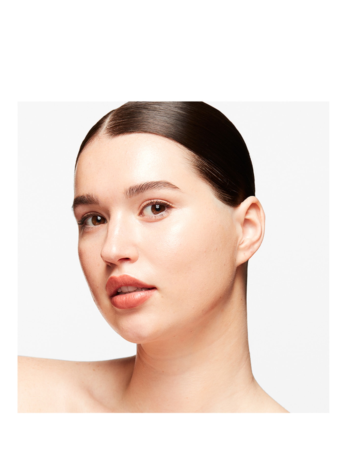 M.A.C STROBE DEWY SKIN TINT: LIGHT 4