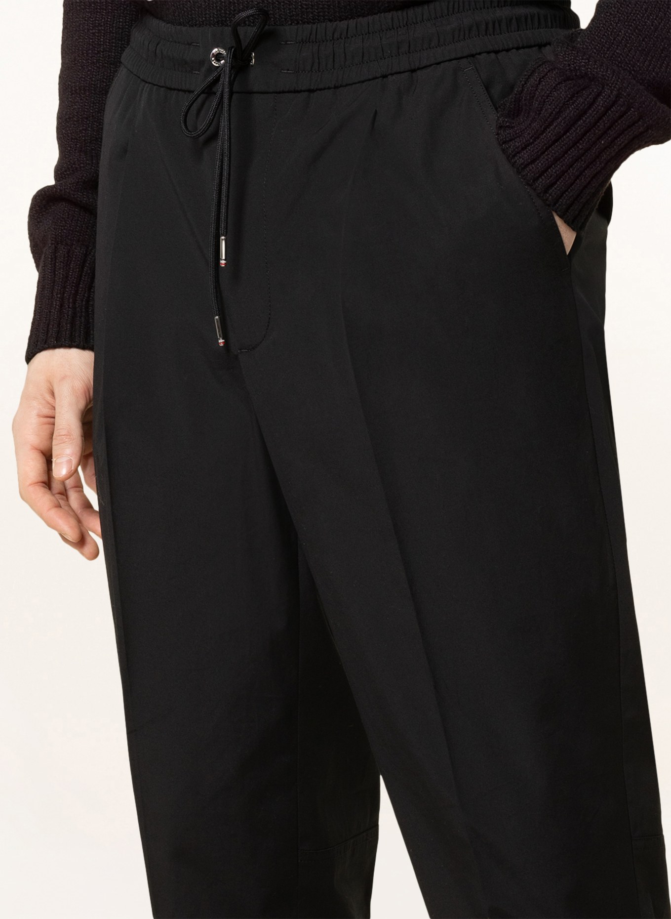 MONCLER Spodnie w stylu dresowym ze skróconymi nogawkami, Kolor: CZARNY (Obrazek 5)
