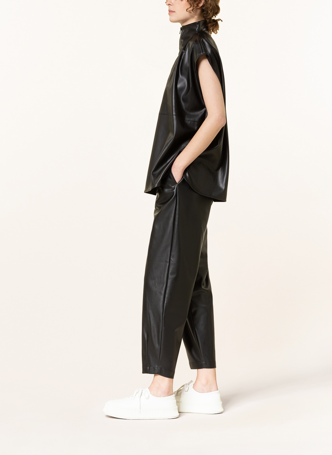 KARO KAUER 7/8 trousers in leather look, Color: BLACK (Image 4)