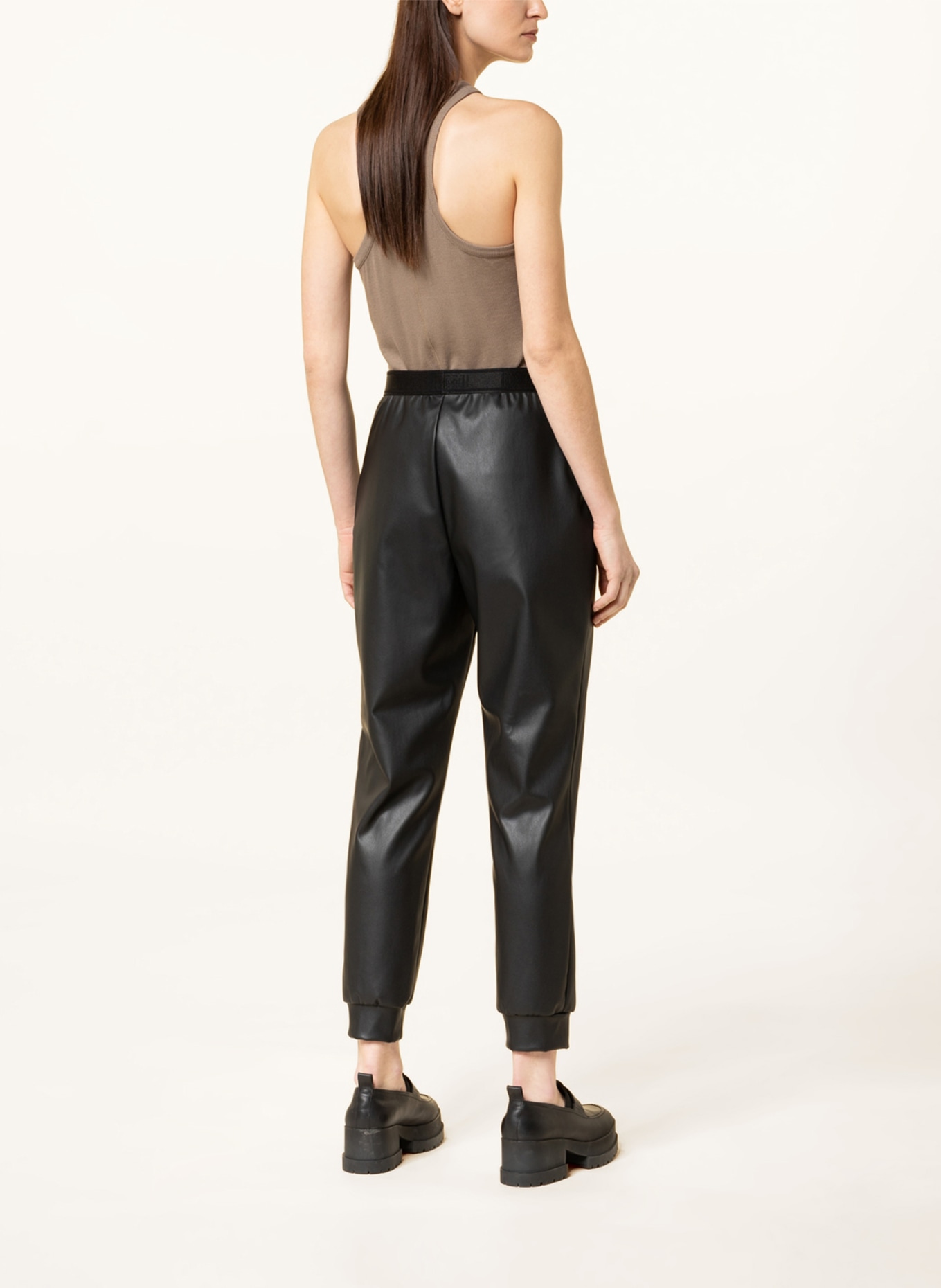 Wolford 7/8 trousers in jogger style in leather look, Color: BLACK (Image 3)
