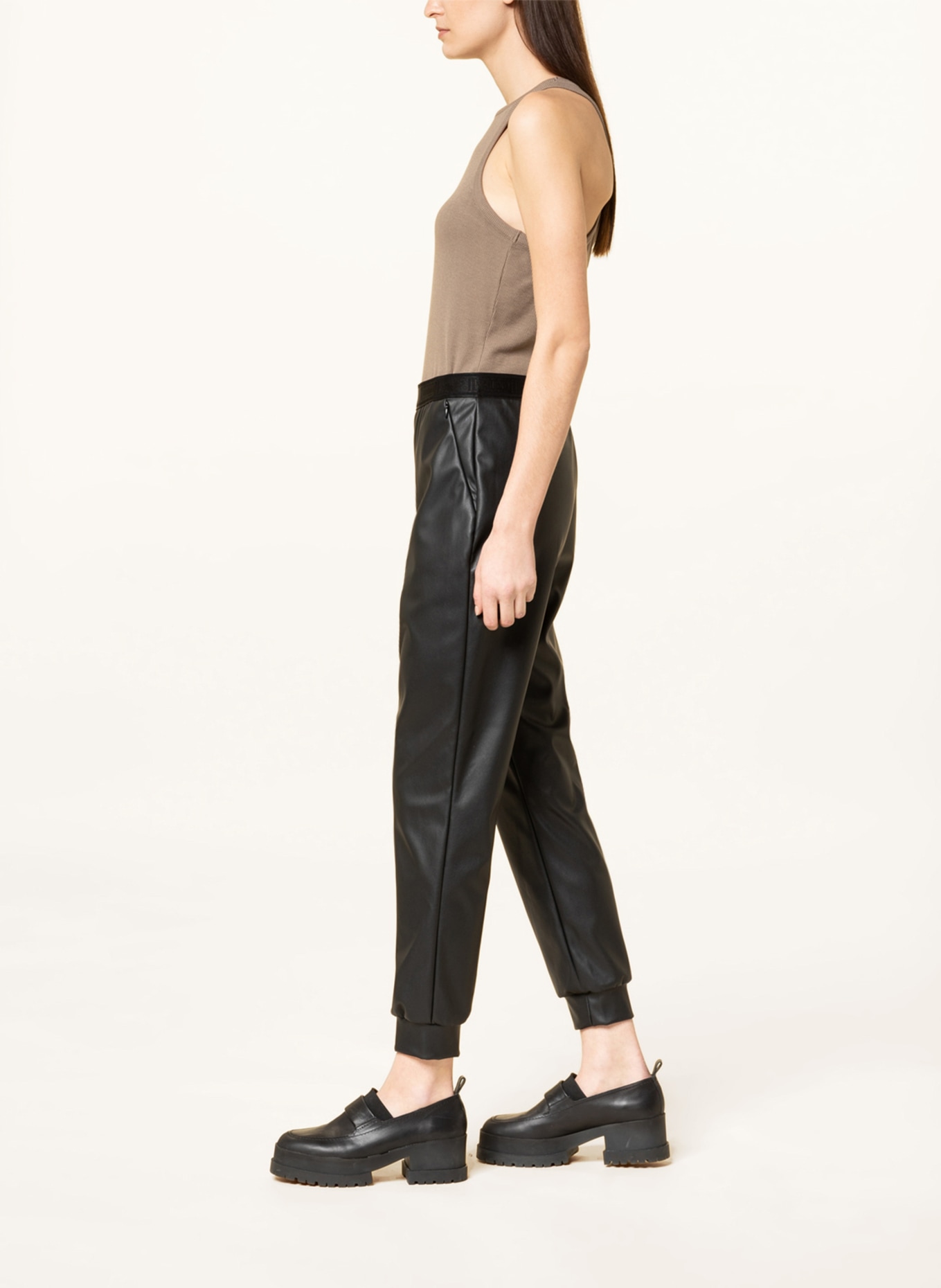 Wolford 7/8 trousers in jogger style in leather look, Color: BLACK (Image 4)