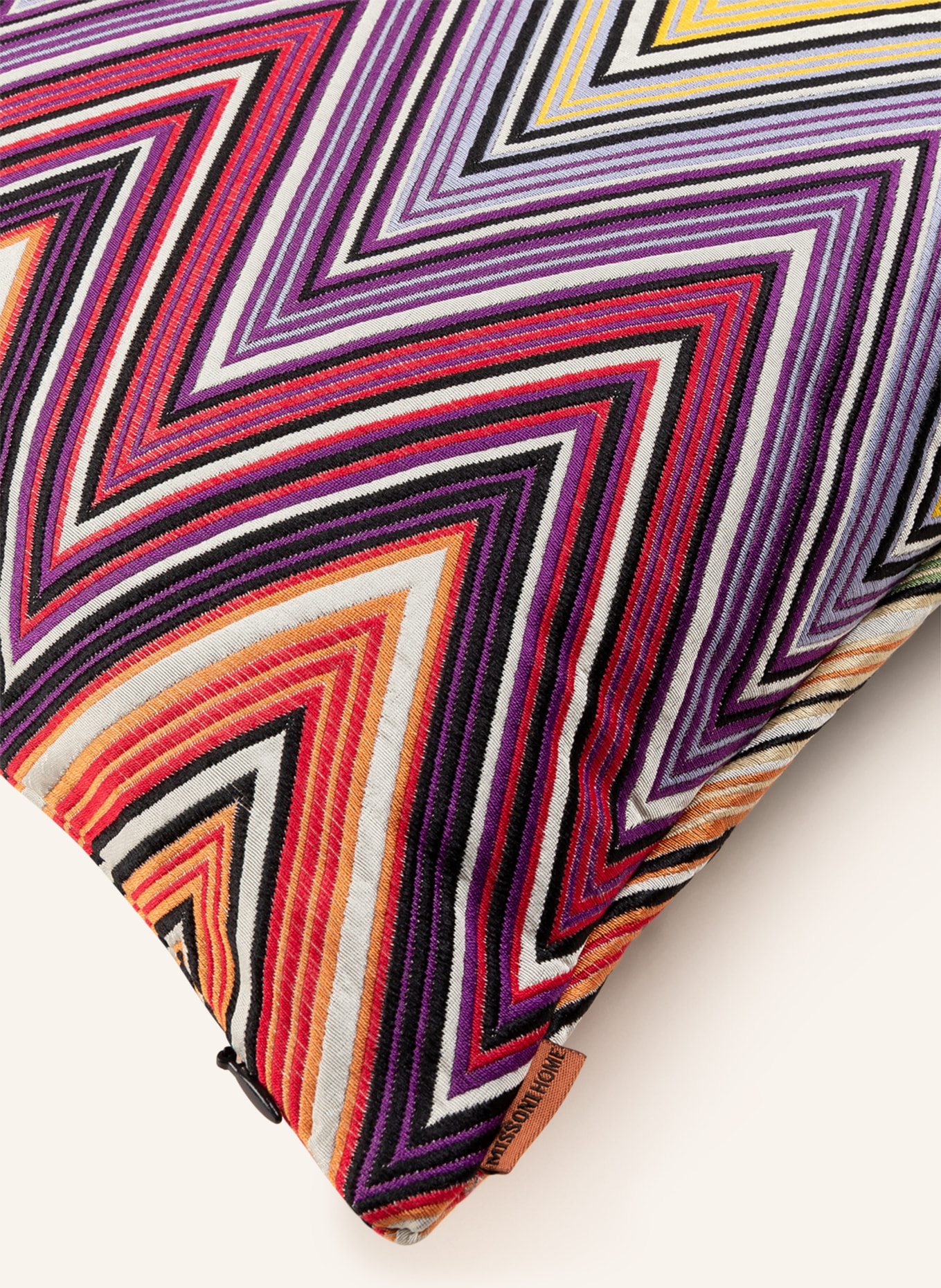 MISSONI Home Jacquard decorative cushion KEW with down filling, Color: DARK PURPLE/ YELLOW/ WHITE (Image 3)