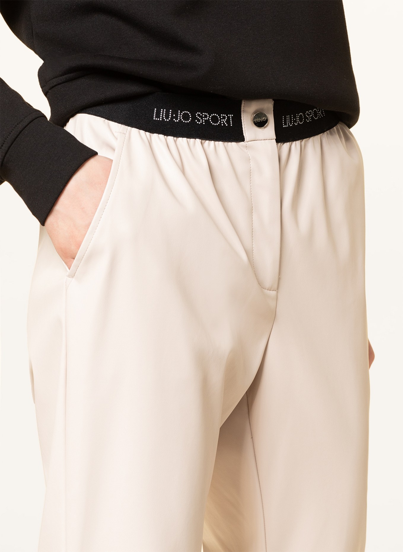 LIU JO Kalhoty v joggingovém stylu s koženým vzhledem, Barva: KRÉMOVÁ (Obrázek 5)