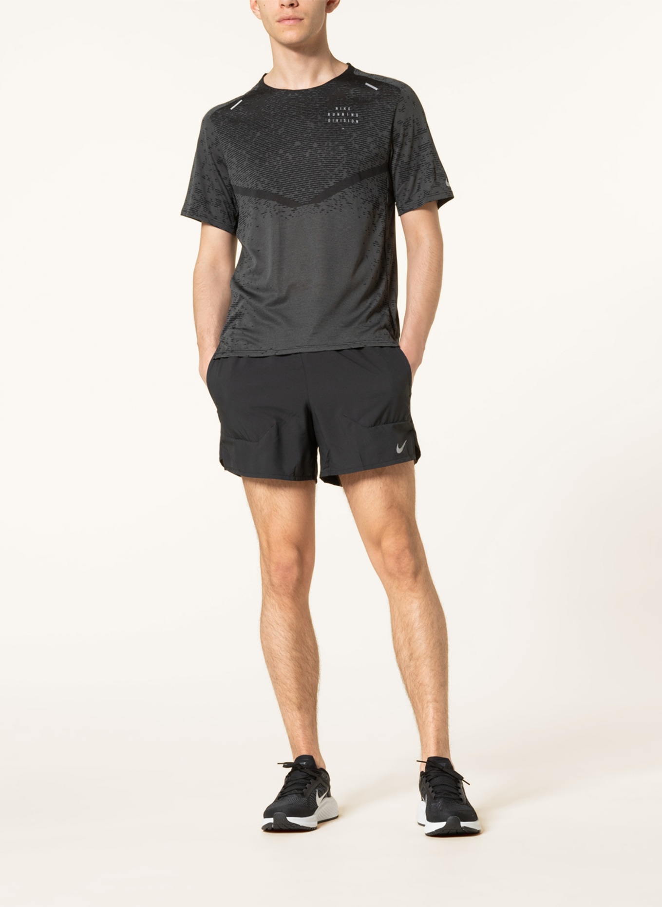 Nike Laufshorts DRI-FIT STRIDE: SCHWARZ