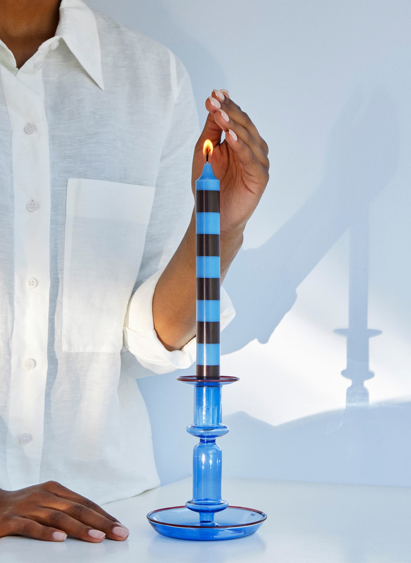 HAY Kerzenhalter FLARE, Farbe: BLAU (Bild 2)