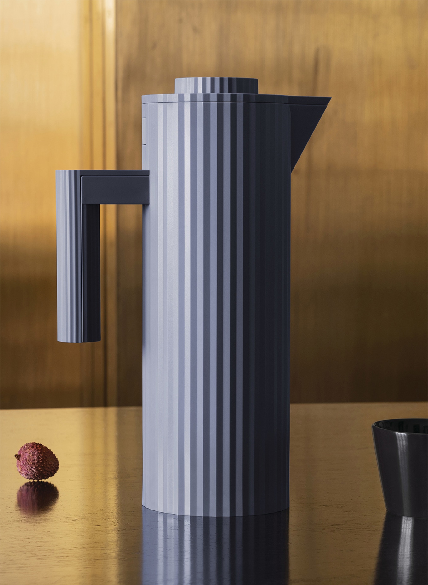 ALESSI Isolierkanne PLISSÈ: DUNKELGRAU