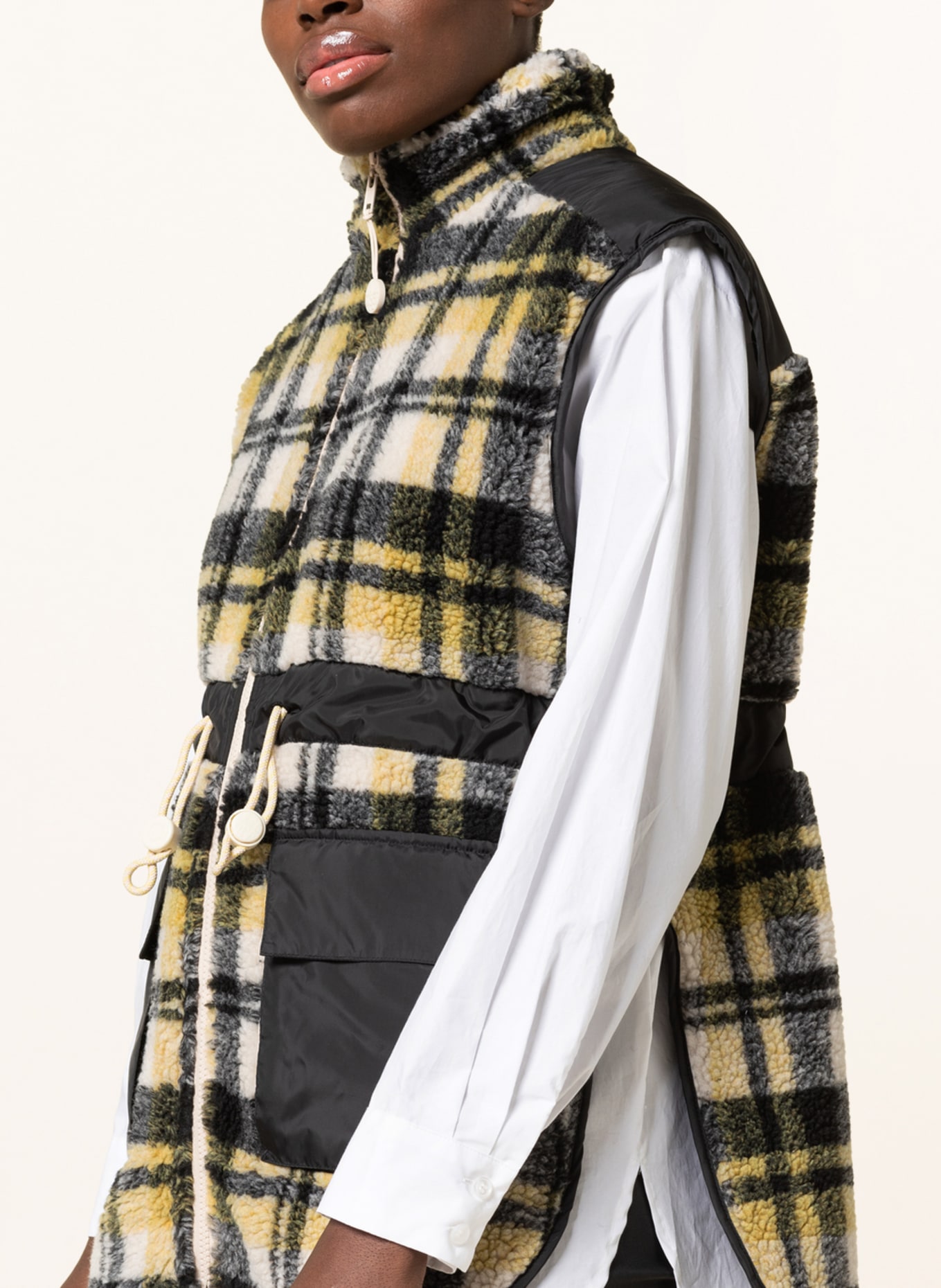 BAUM UND PFERDGARTEN Teddy vest JAINA in mixed materials , Color: BLACK/ YELLOW (Image 4)