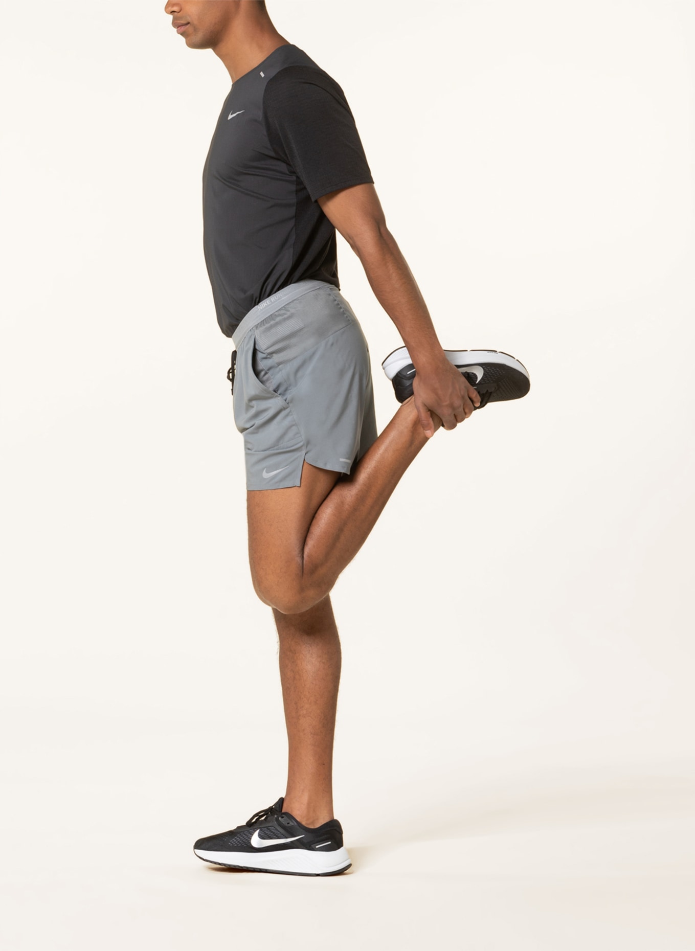 Nike Laufshorts DRI-FIT STRIDE , Farbe: GRAU (Bild 4)