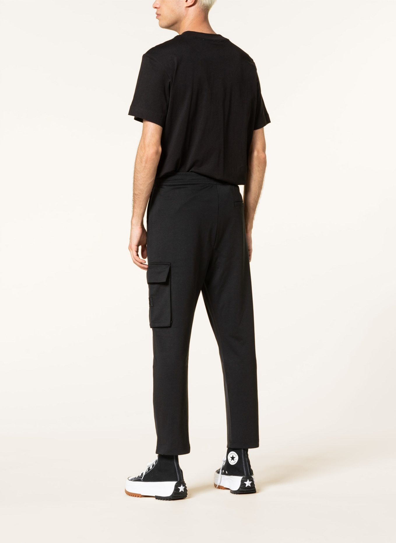 Calvin Klein Jeans Hose im Jogging-Stil Slim Fit mit verkürzter Beinlänge, Farbe: SCHWARZ (Bild 3)