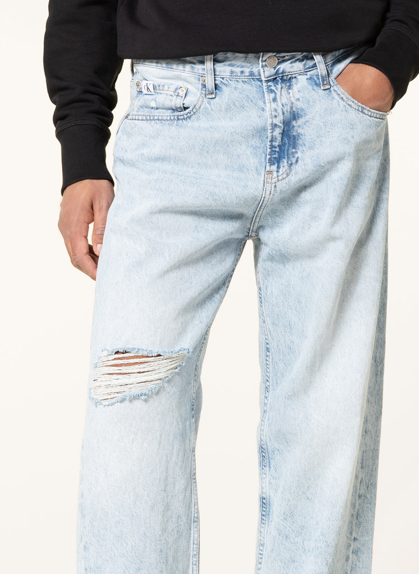 Calvin Klein Jeans Džíny v roztrhaném stylu Regular Fit     , Barva: 1AA Denim Light (Obrázek 5)
