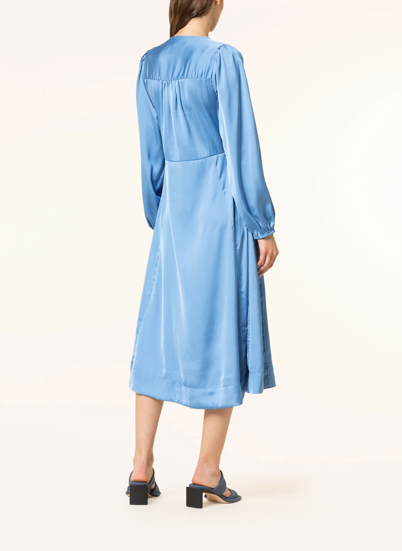 NEO NOIR Sukienka HANNAH w stylu kopertowym, Kolor: JASNONIEBIESKI (Obrazek 3)