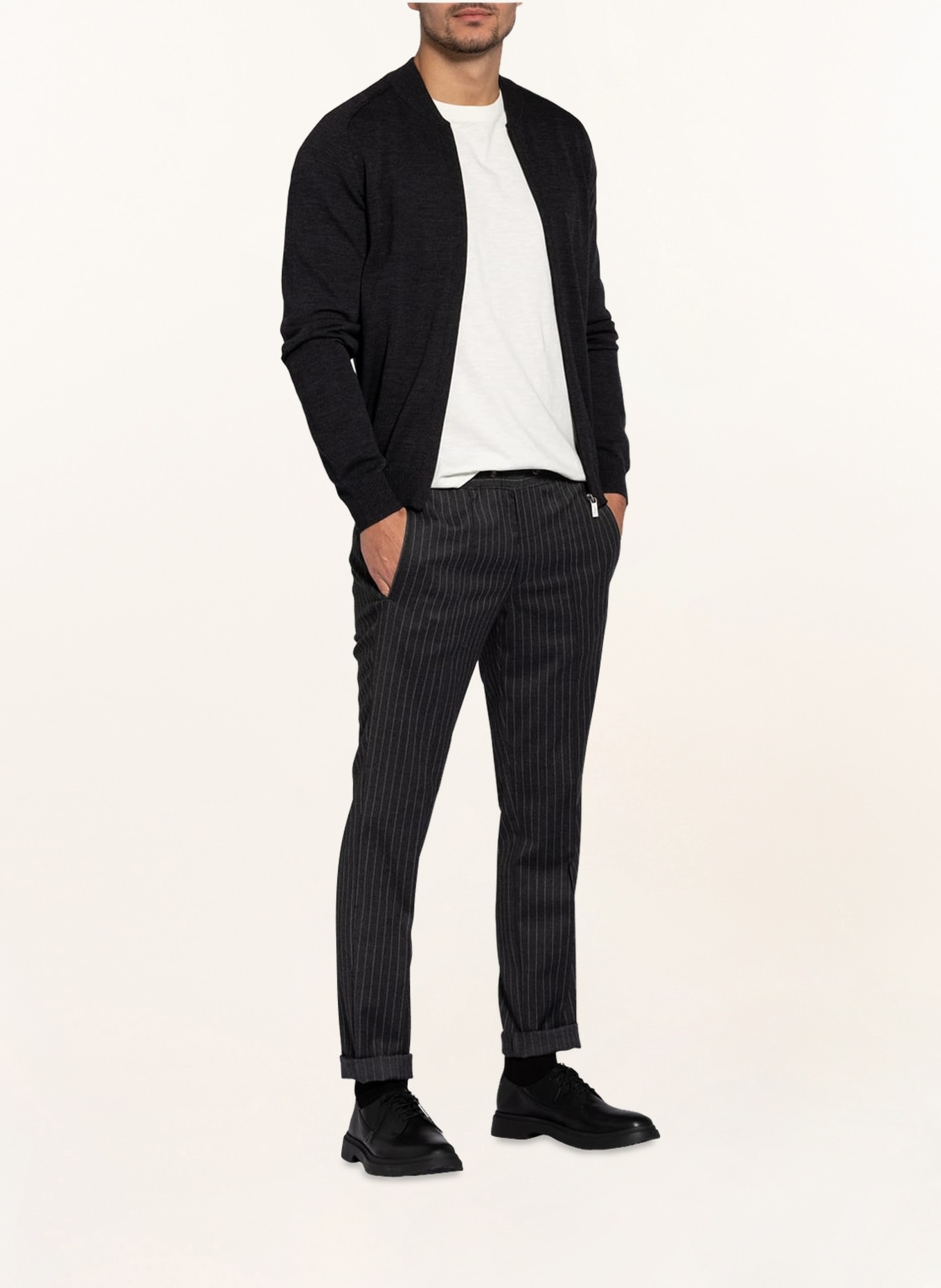 MAERZ MUENCHEN Strickjacke : DUNKELGRAU
