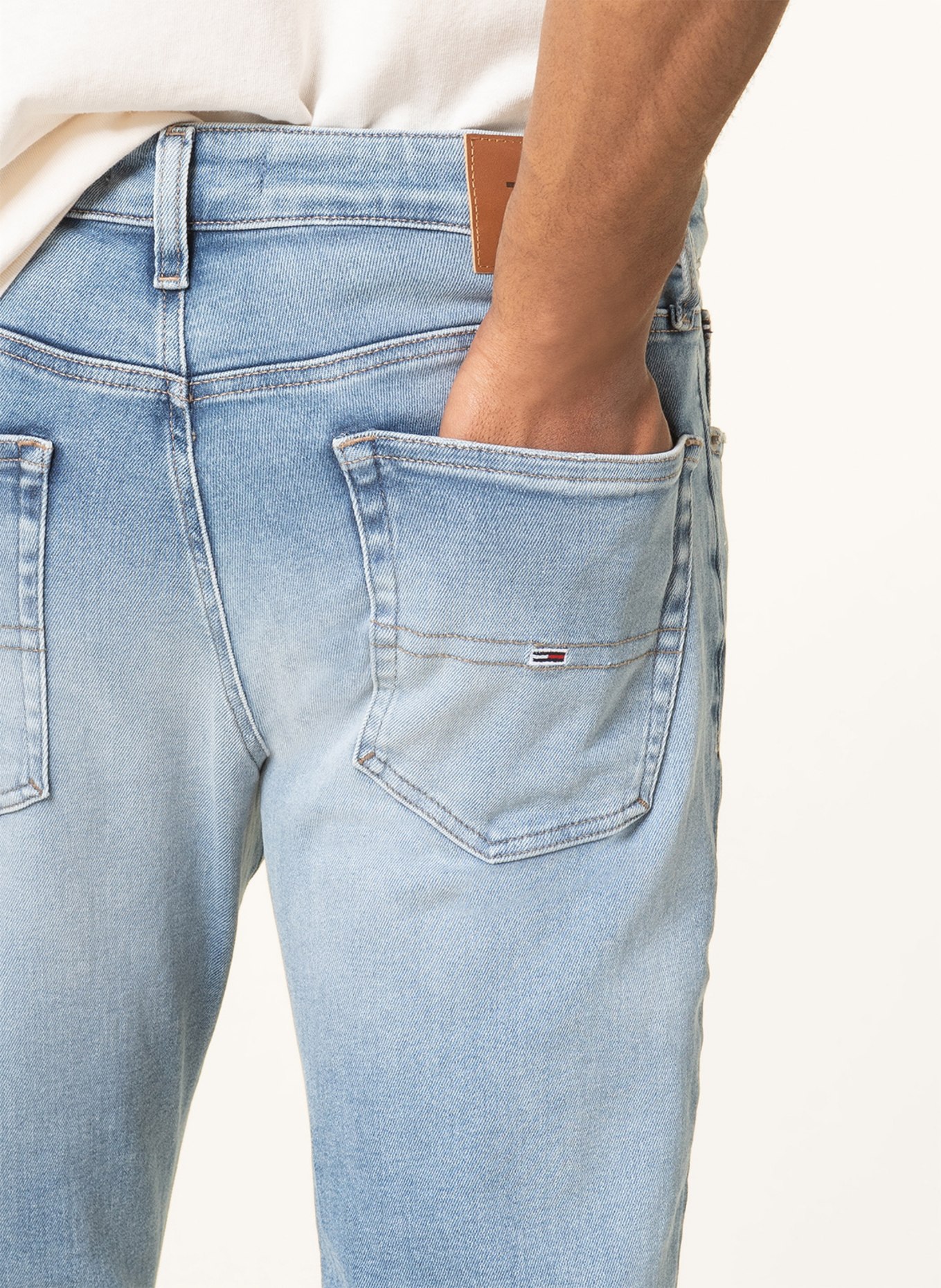 TOMMY JEANS Jeans AUSTIN Slim Tapered Fit, Farbe: 1BK Denim Light (Bild 5)